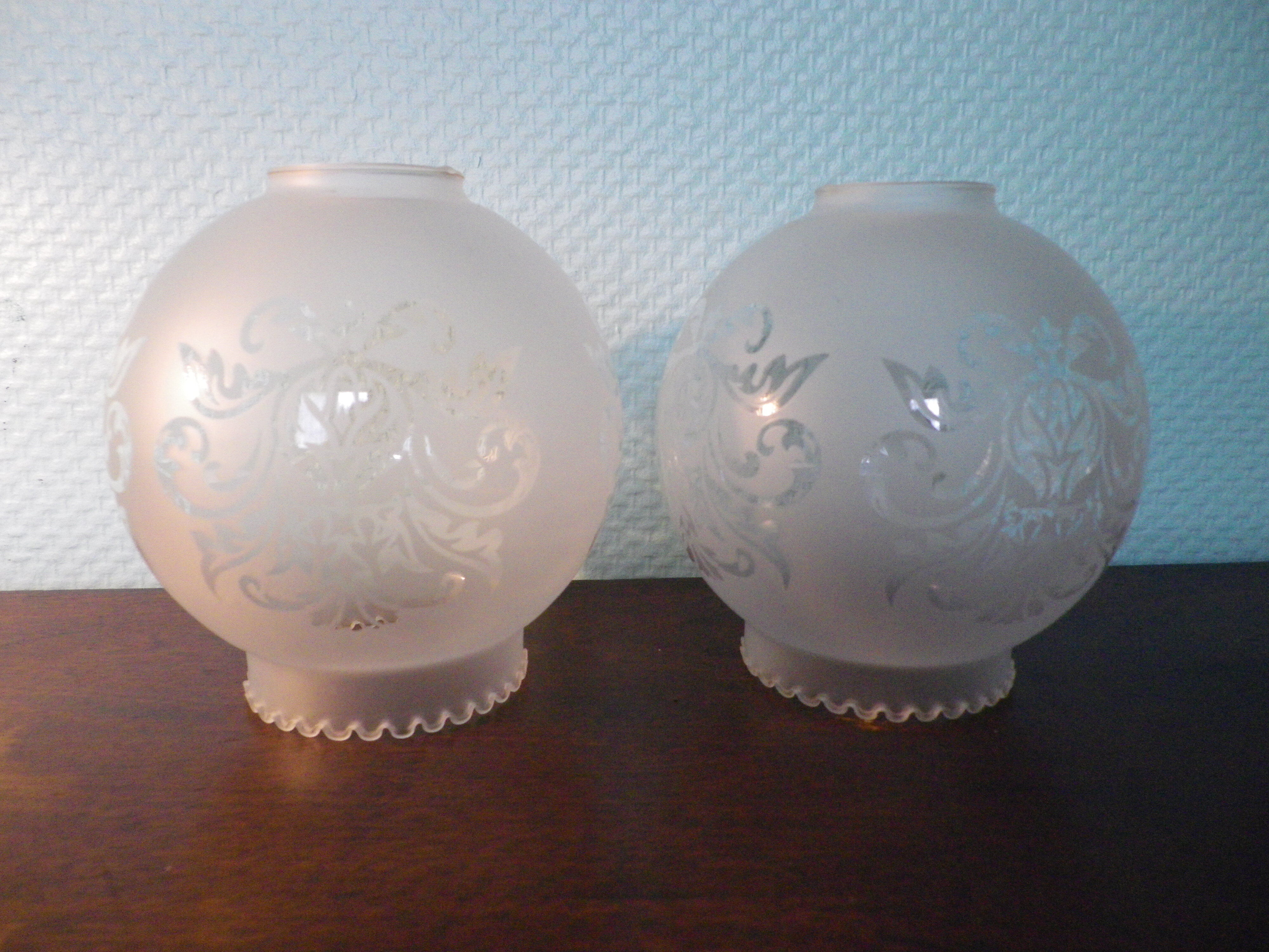 Wall lamps in wood and gilded metal, openwork glass lampshade