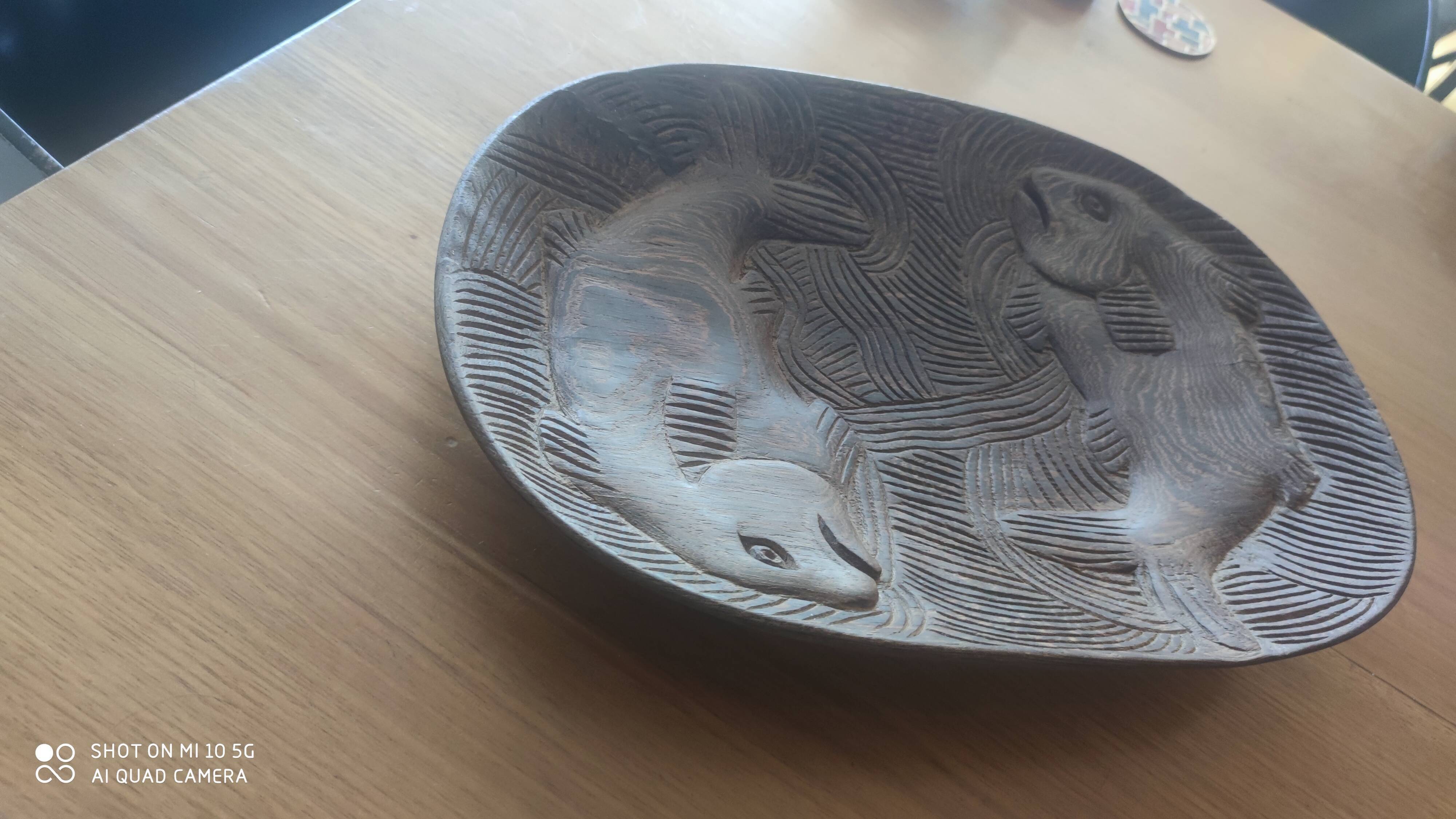 Wenge carved single-piece platter with fish decoration