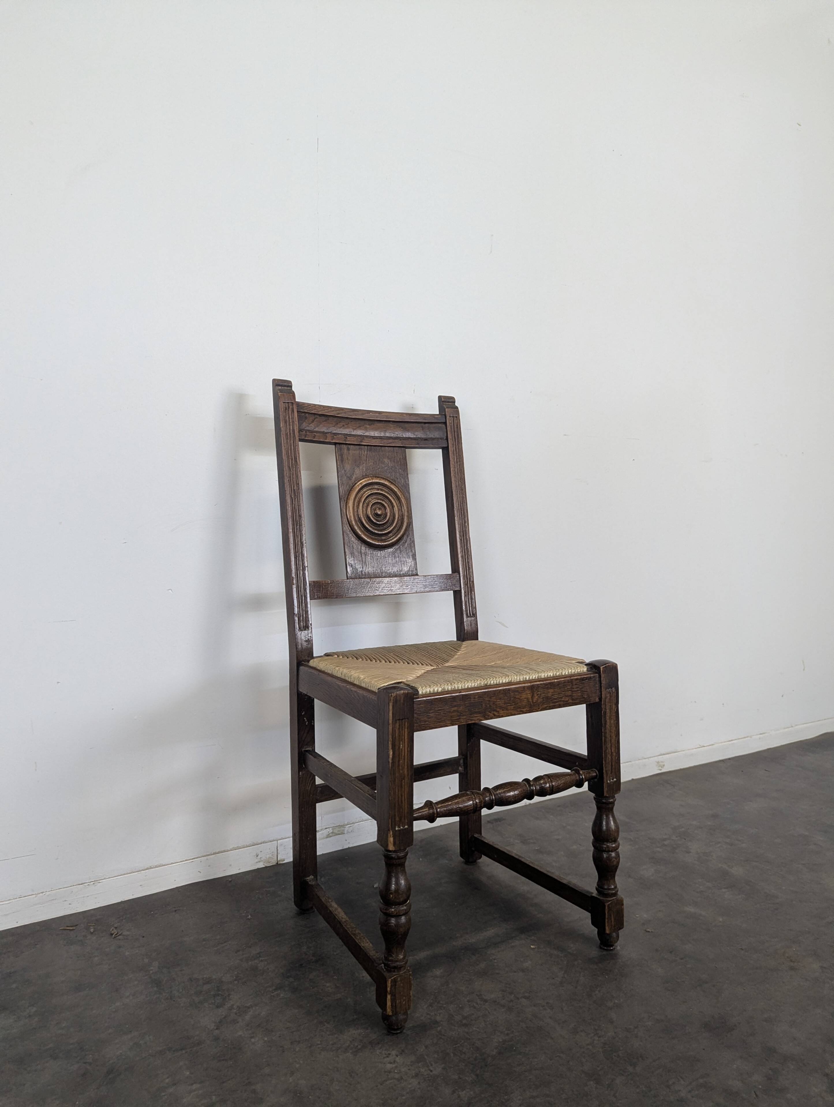 Série de 6 chaises en chêne dans l'esprit de Dudouyt