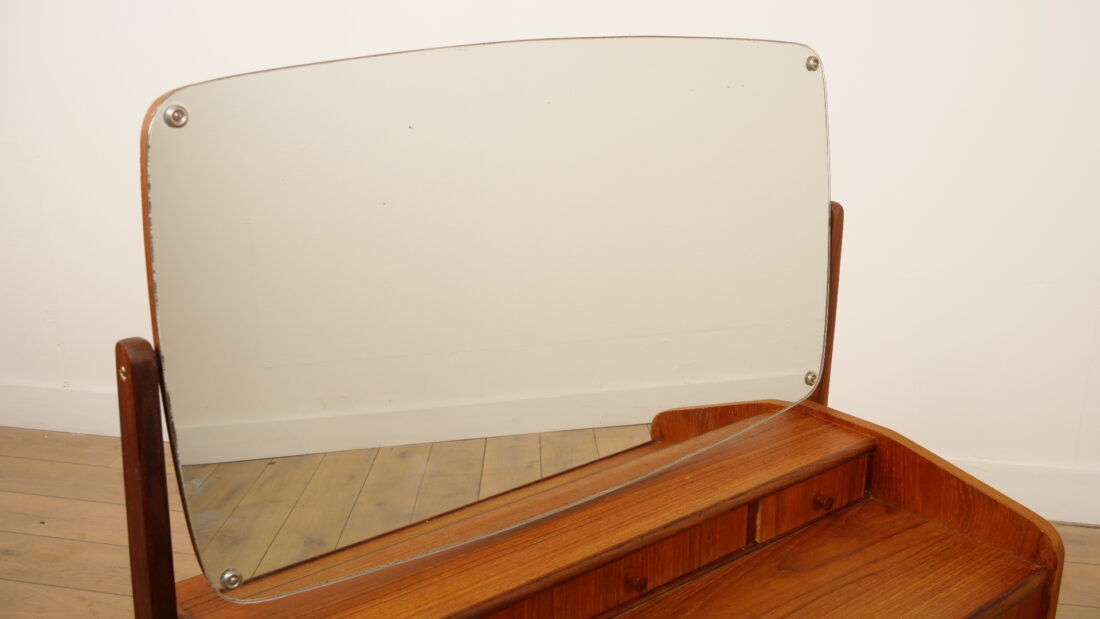 Vintage dressing table | Danish design | Teak