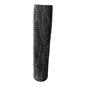 Black stoneware vase with white lines