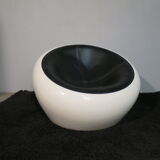 1967 egg pod armchair
