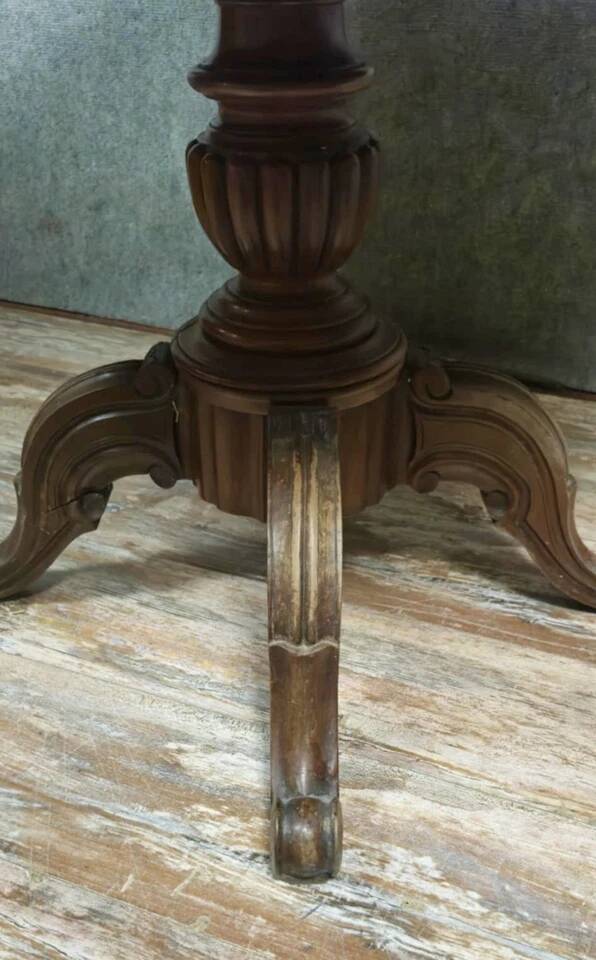 Empire-Restoration period mahogany pedestal table circa 1820
