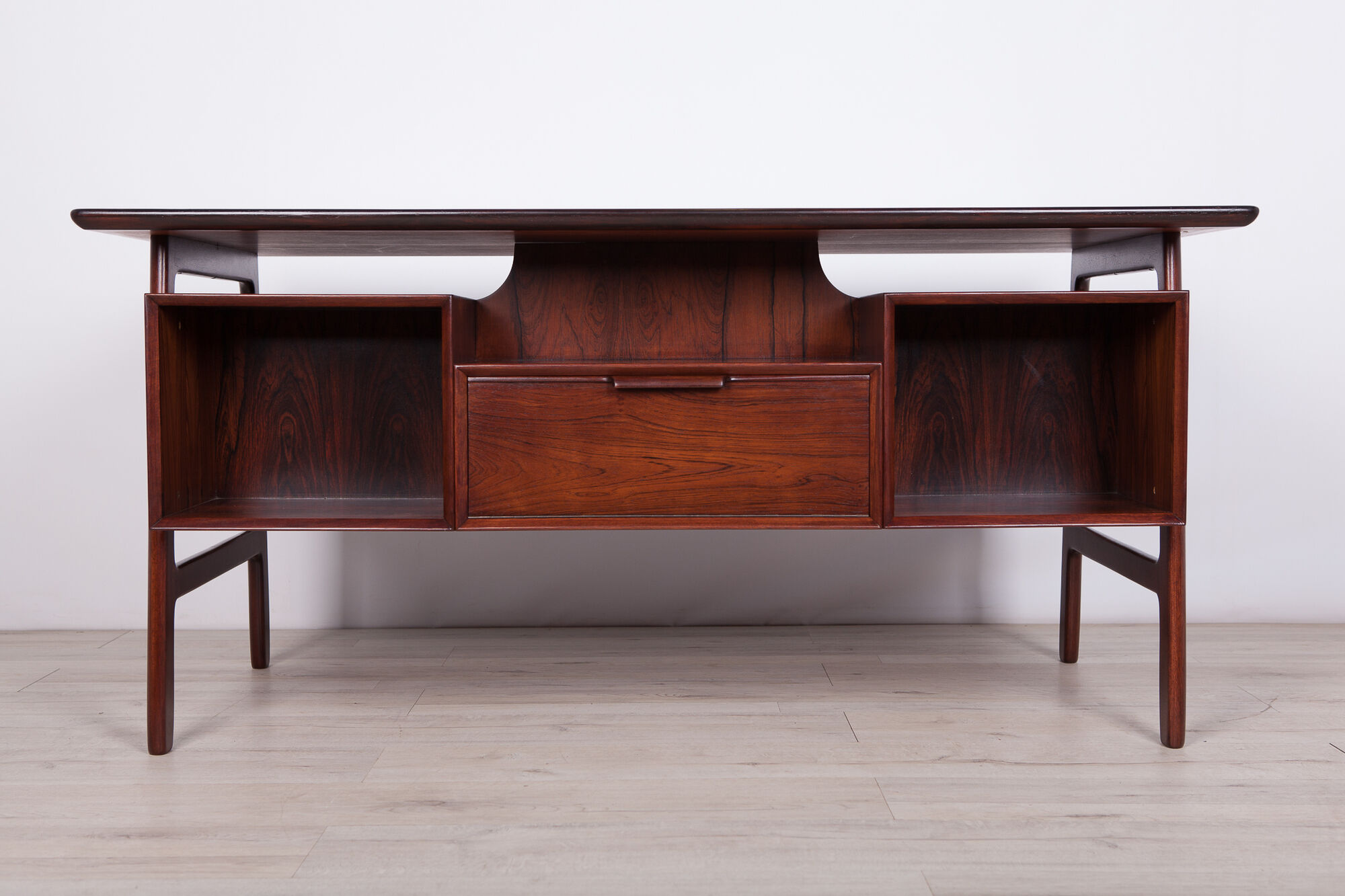 Bureau en bois model 75 Desk de Omann Jun années 1960