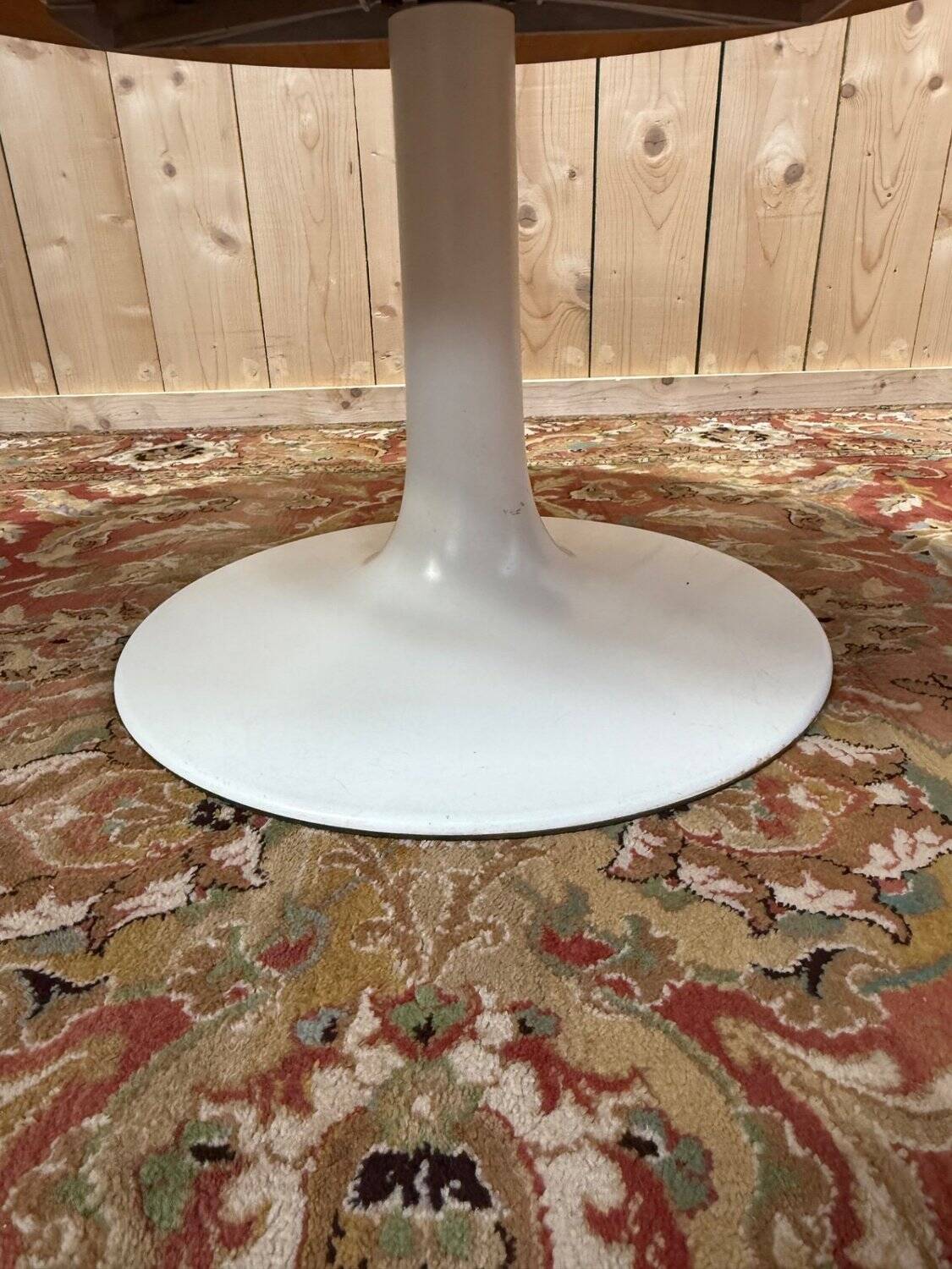 Round dining table with tulip base, 1960s design.