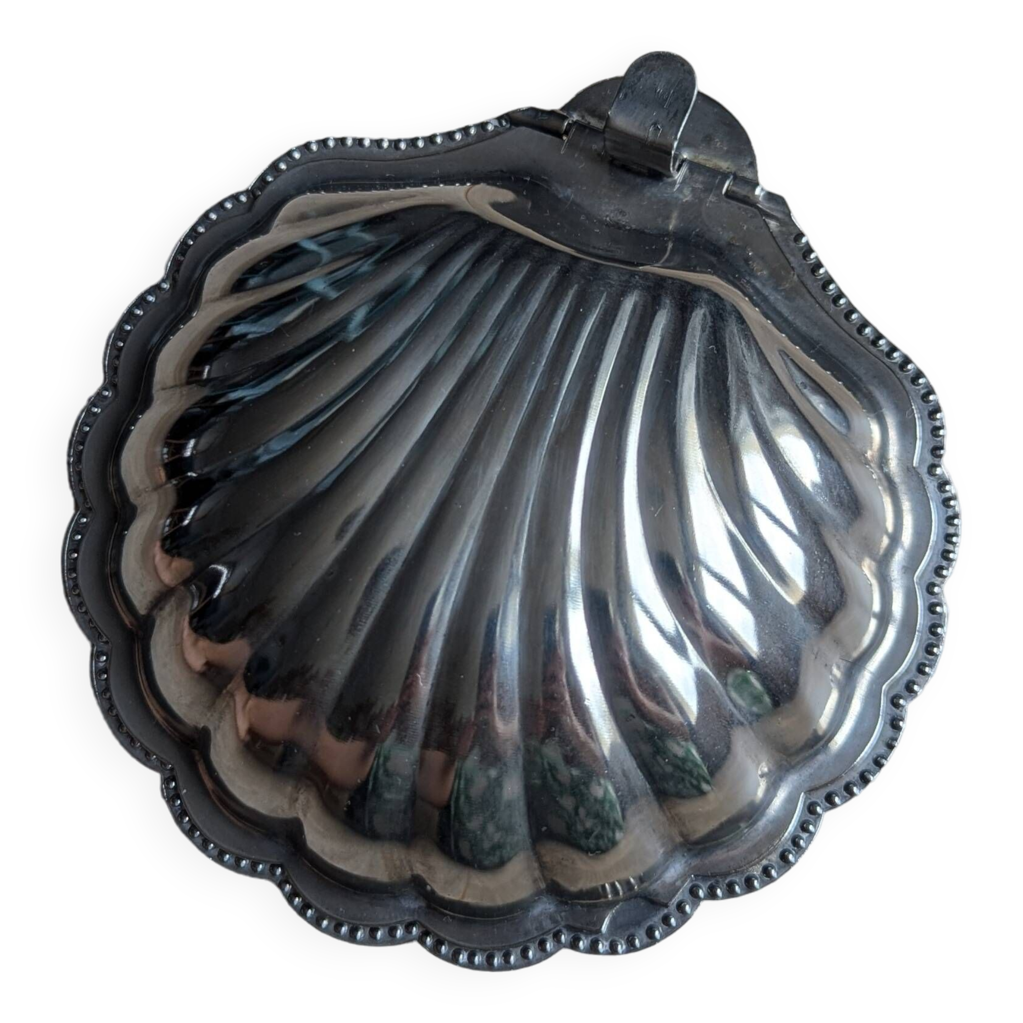 Shell ashtray - scallop shell