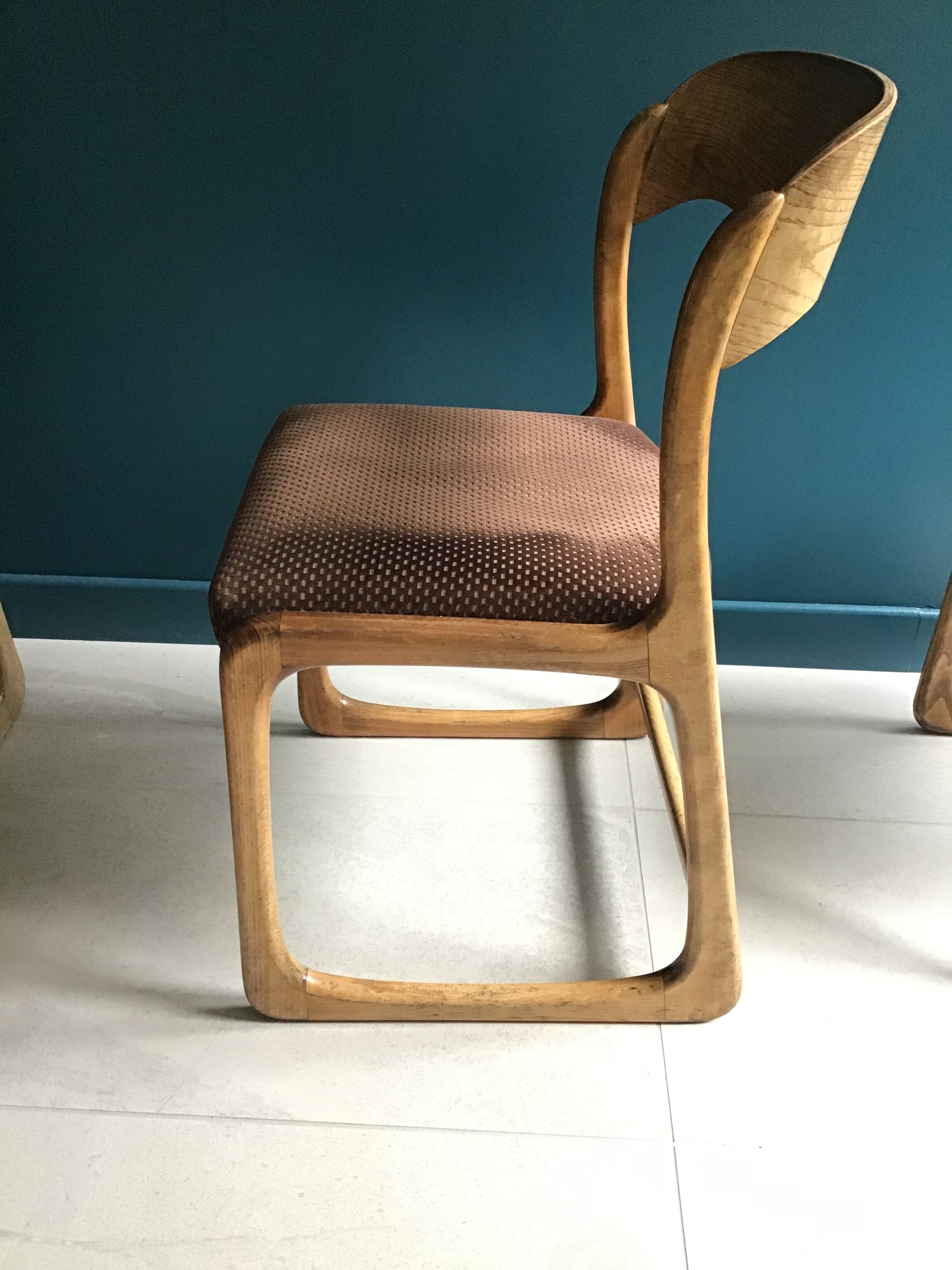 Lot of 4 sled chairs