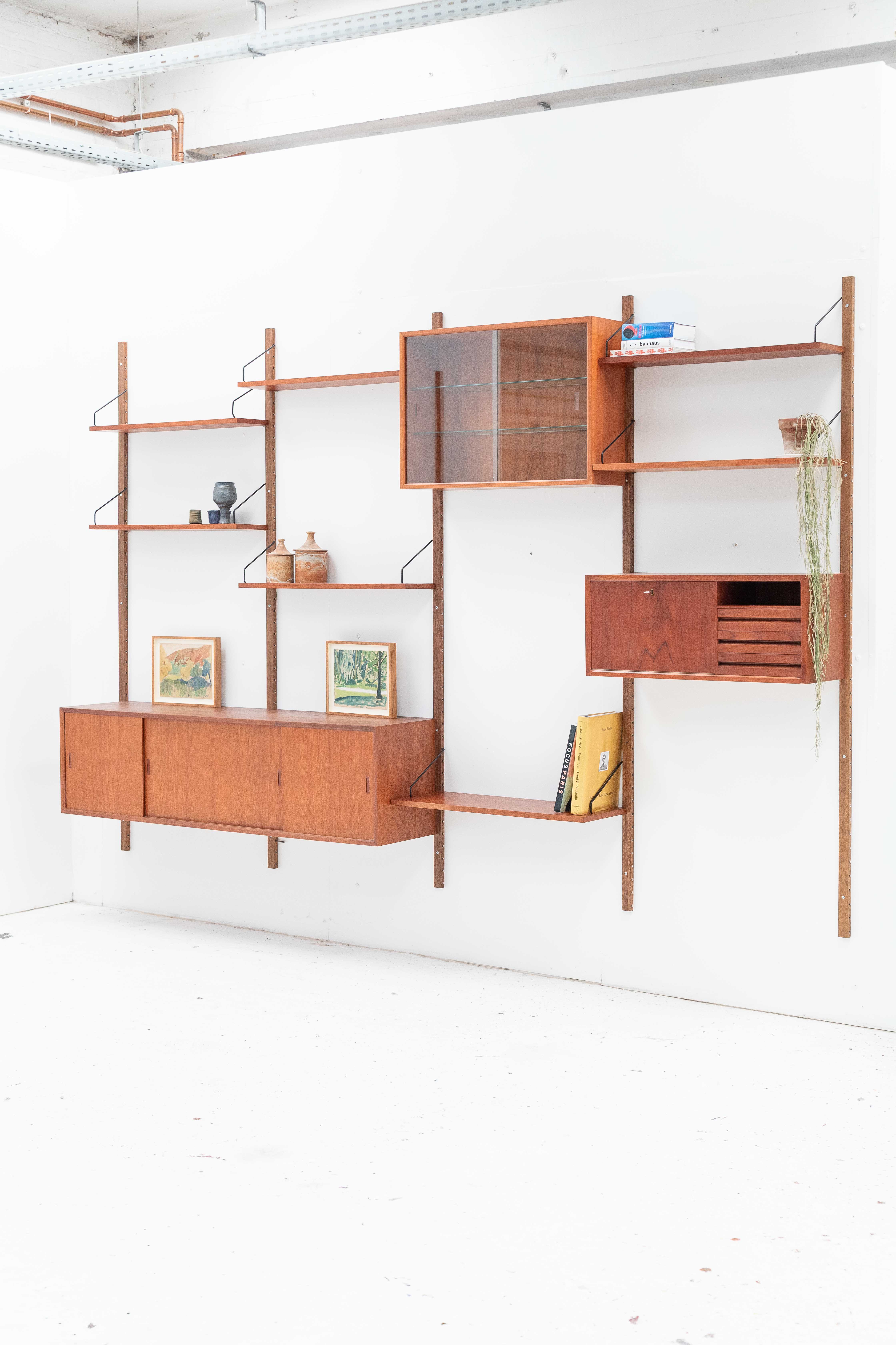 4-Bay Wall Unit by P. Cadovius