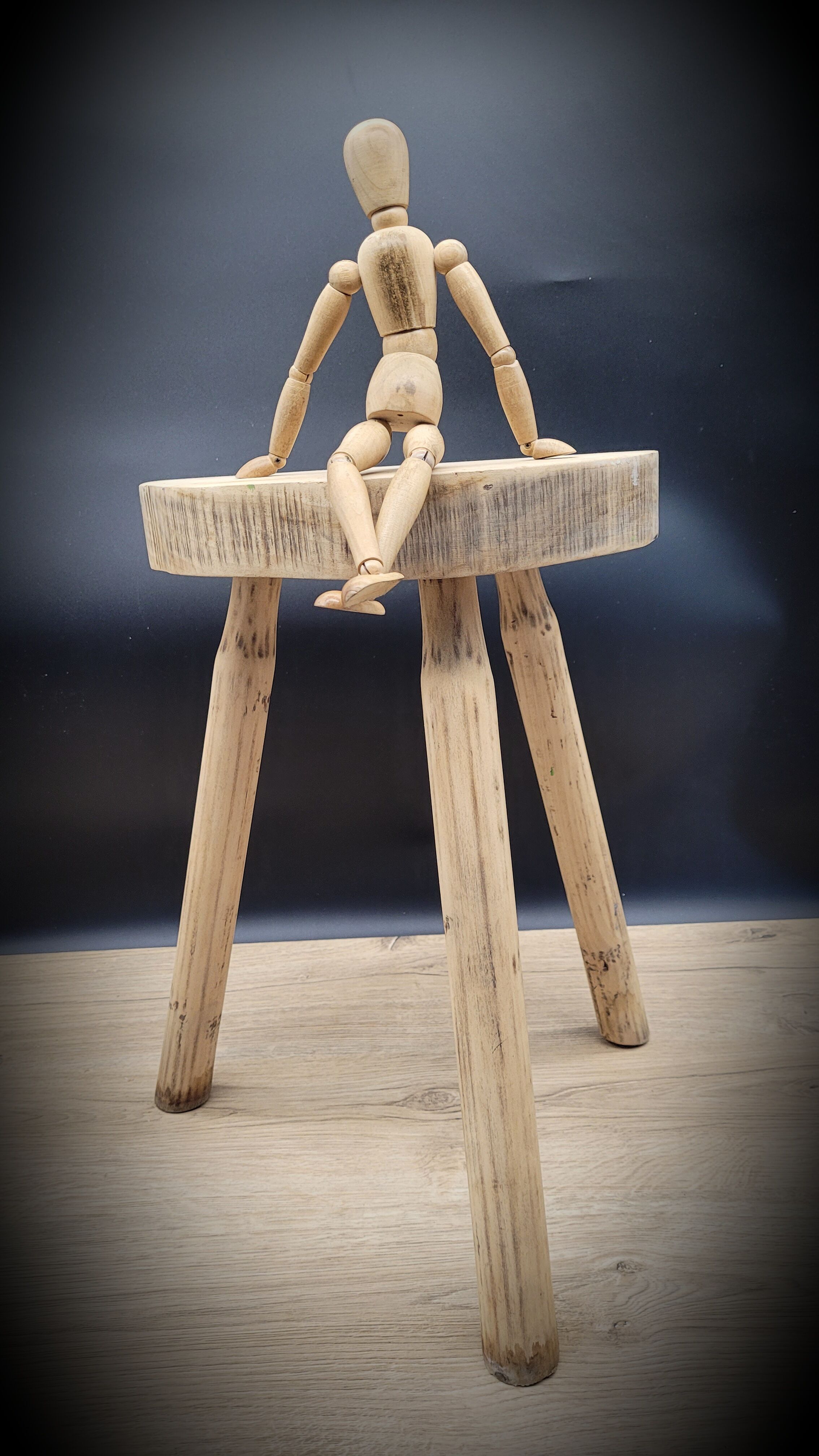 Stool cow tripod light solid wood