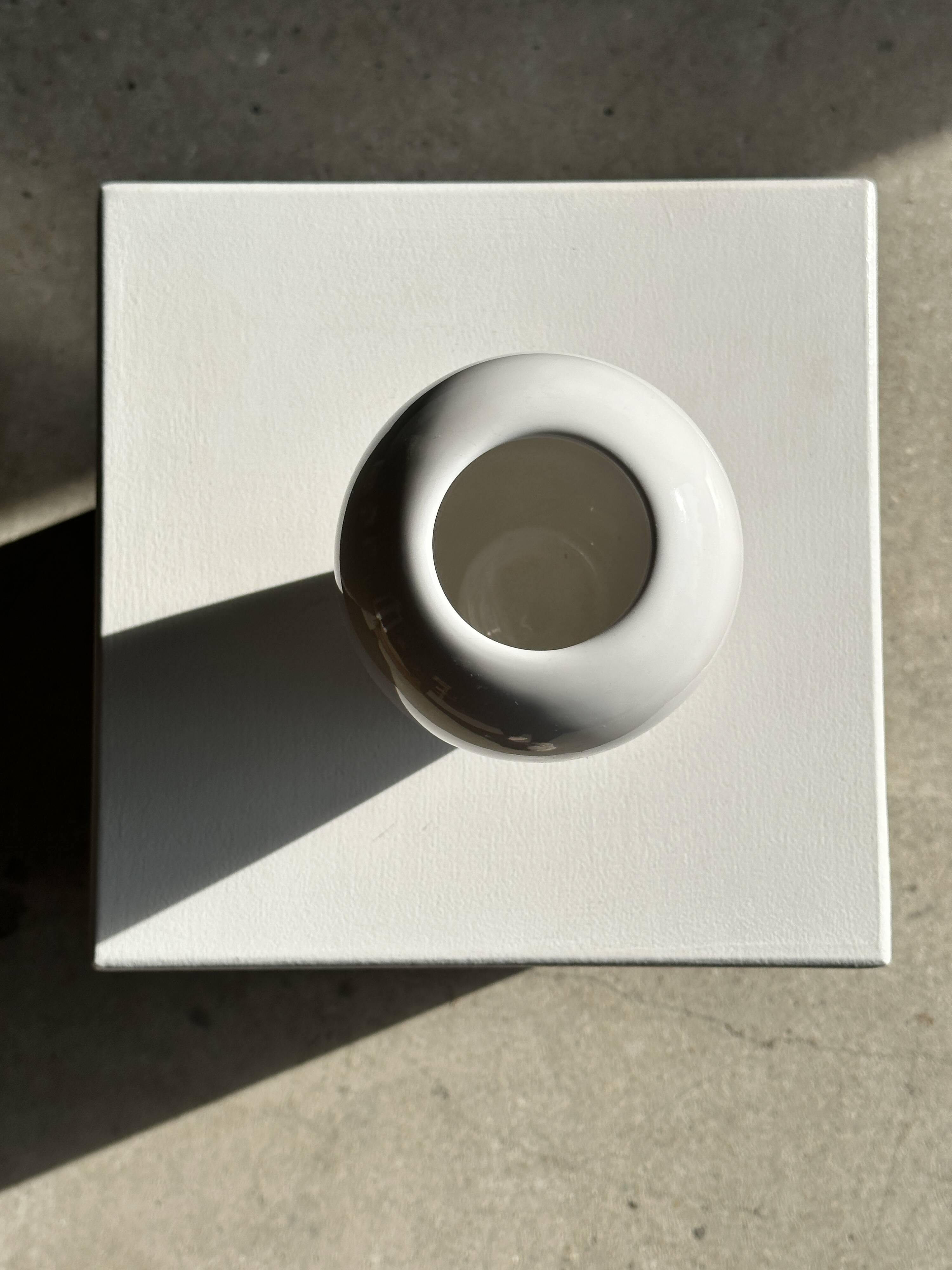 Oblong white vase H:20cm