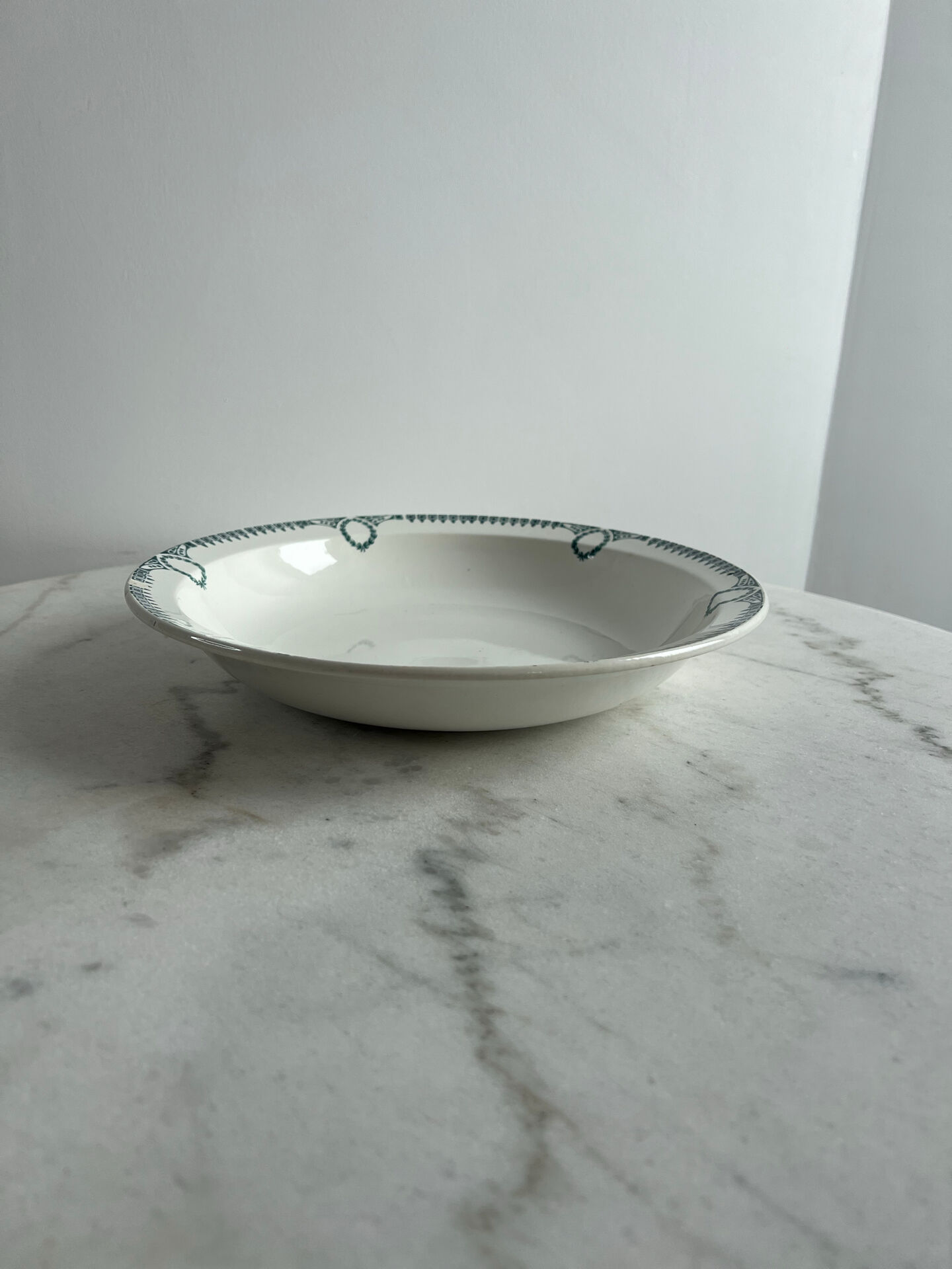 Shallow dish St Amand decorated with green crowns.