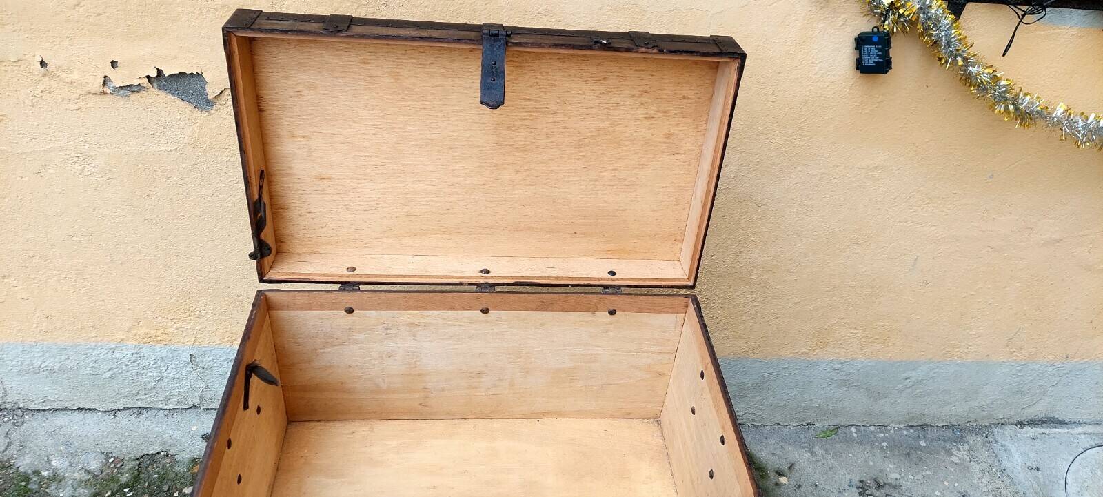 Small oak safe with iron reinforcements, 19th century