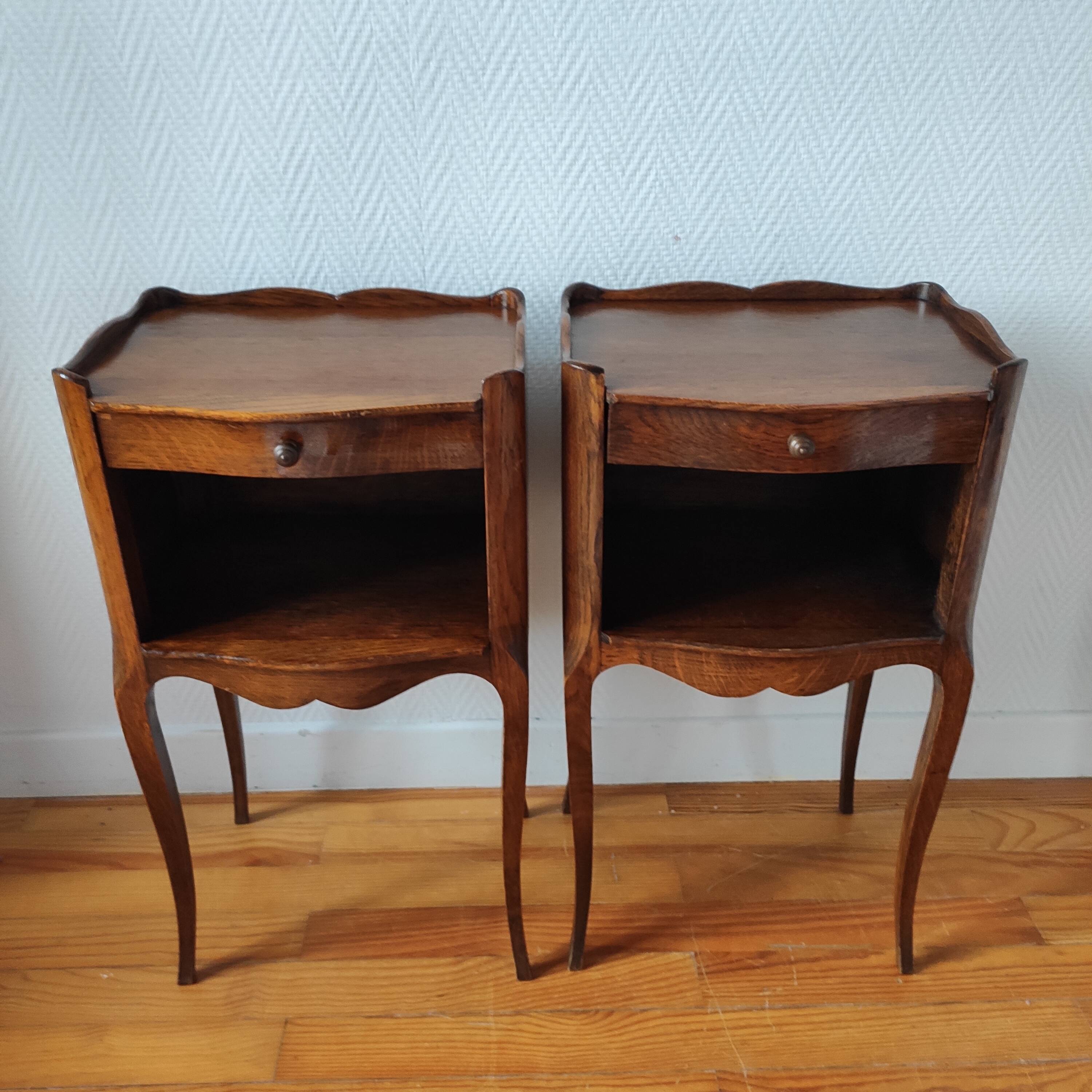 Paire de tables de chevet classique Louis xv