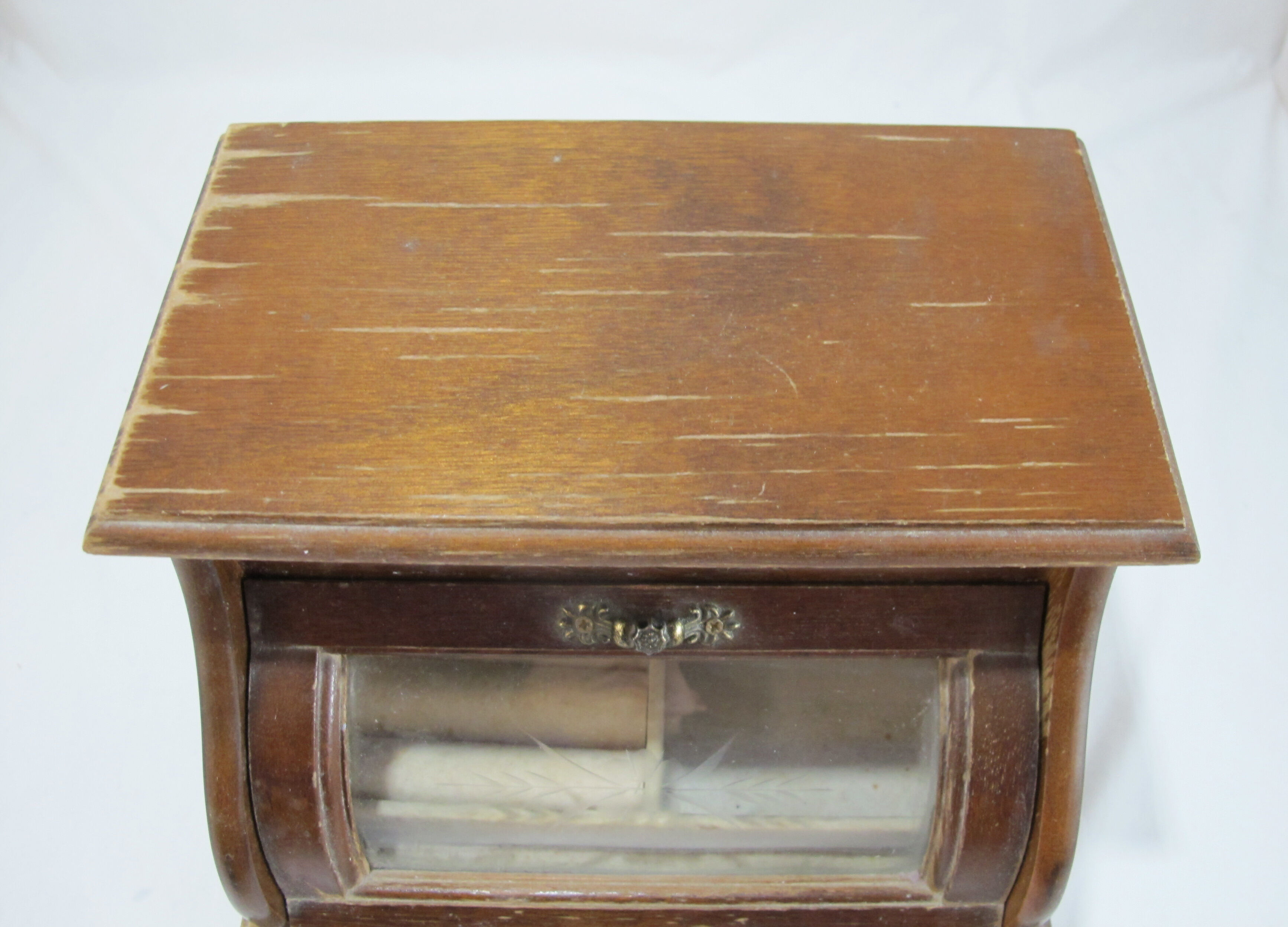 Vintage musical jewelry box