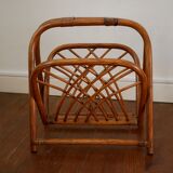 Foldable magazine rack in wicker