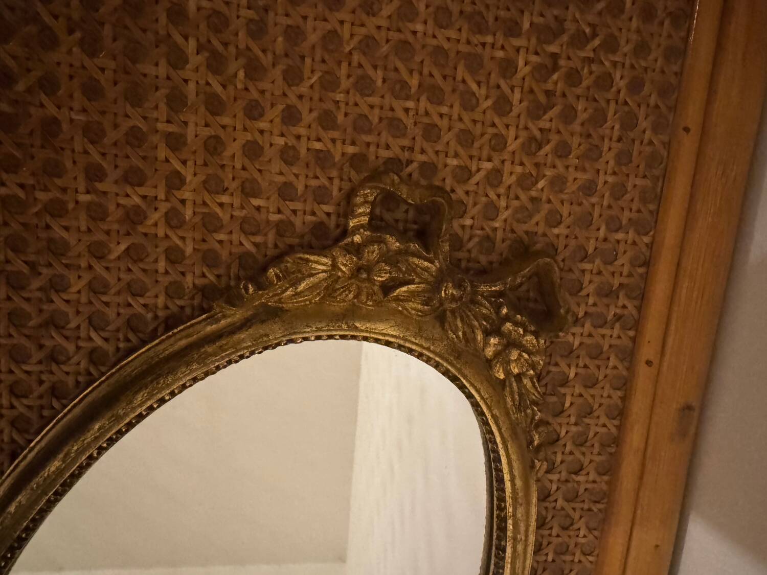 Oval gold knot mirror