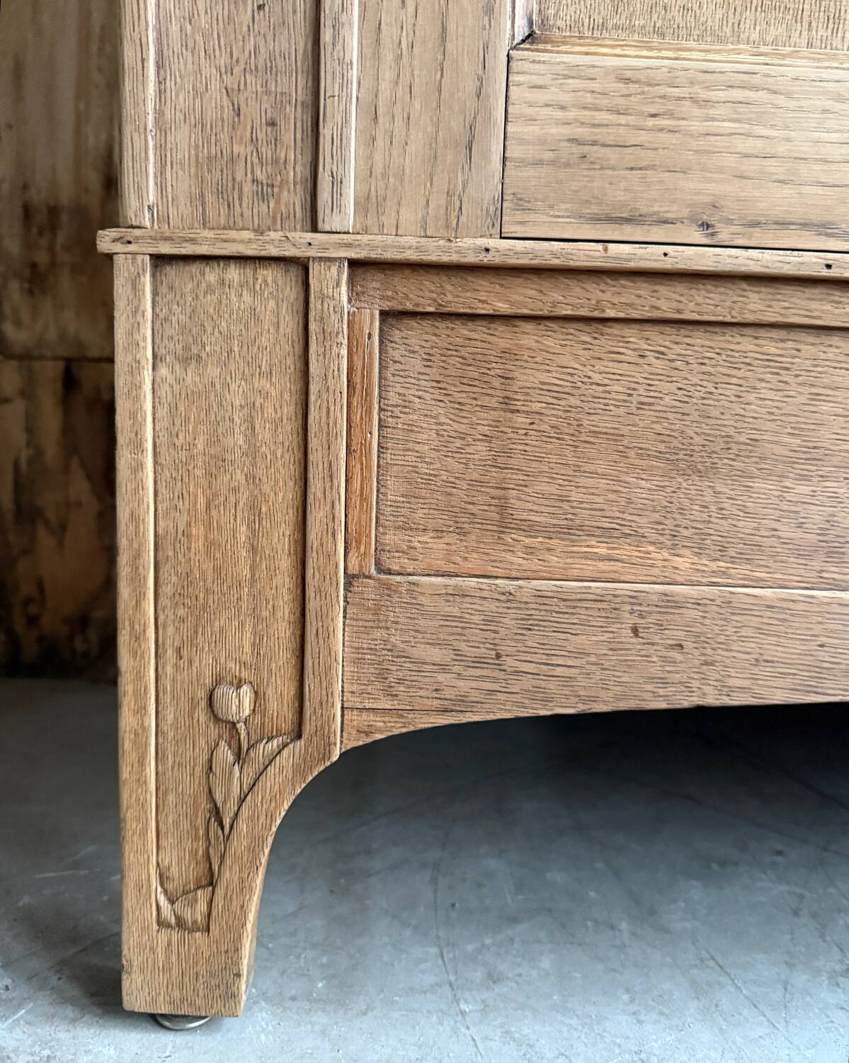Art Deco display cabinet in oak (renovated)