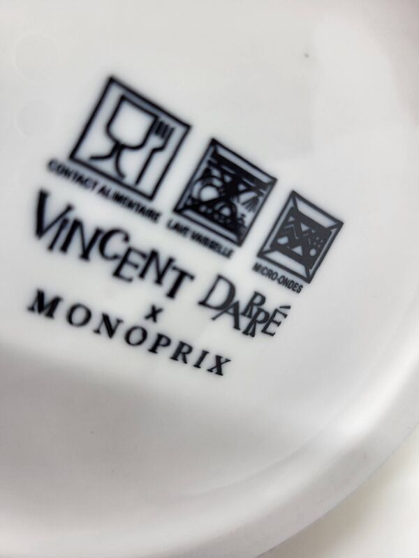 Carafe ou Vase Vincent Darré X Monoprix en céramique blanche et doré