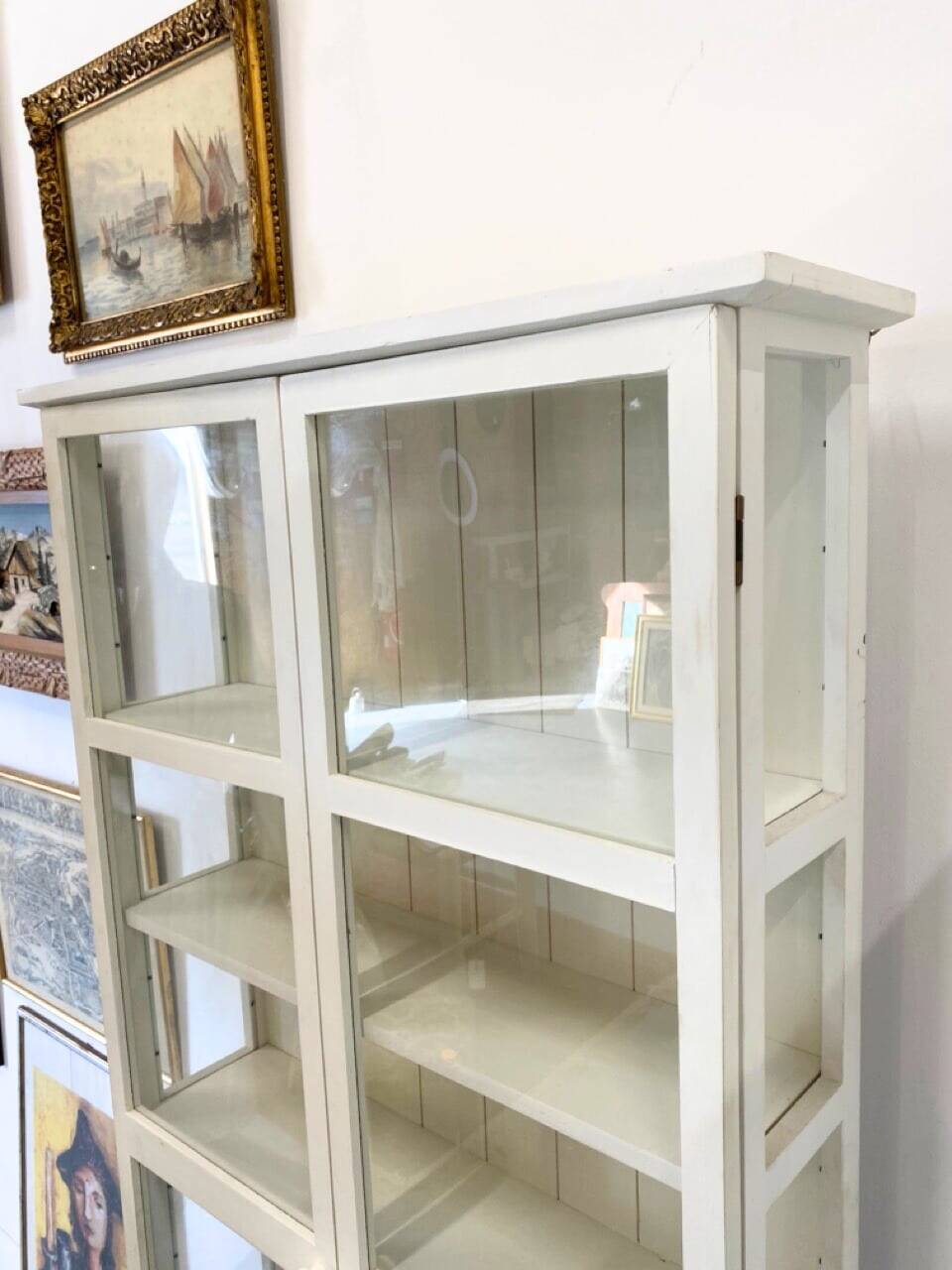 White wall display cabinet