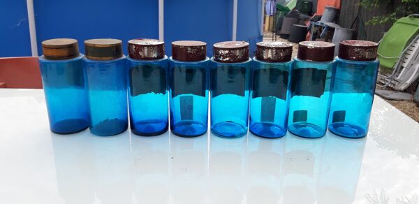 Set de 8 pots a pharmacie en verre bleu