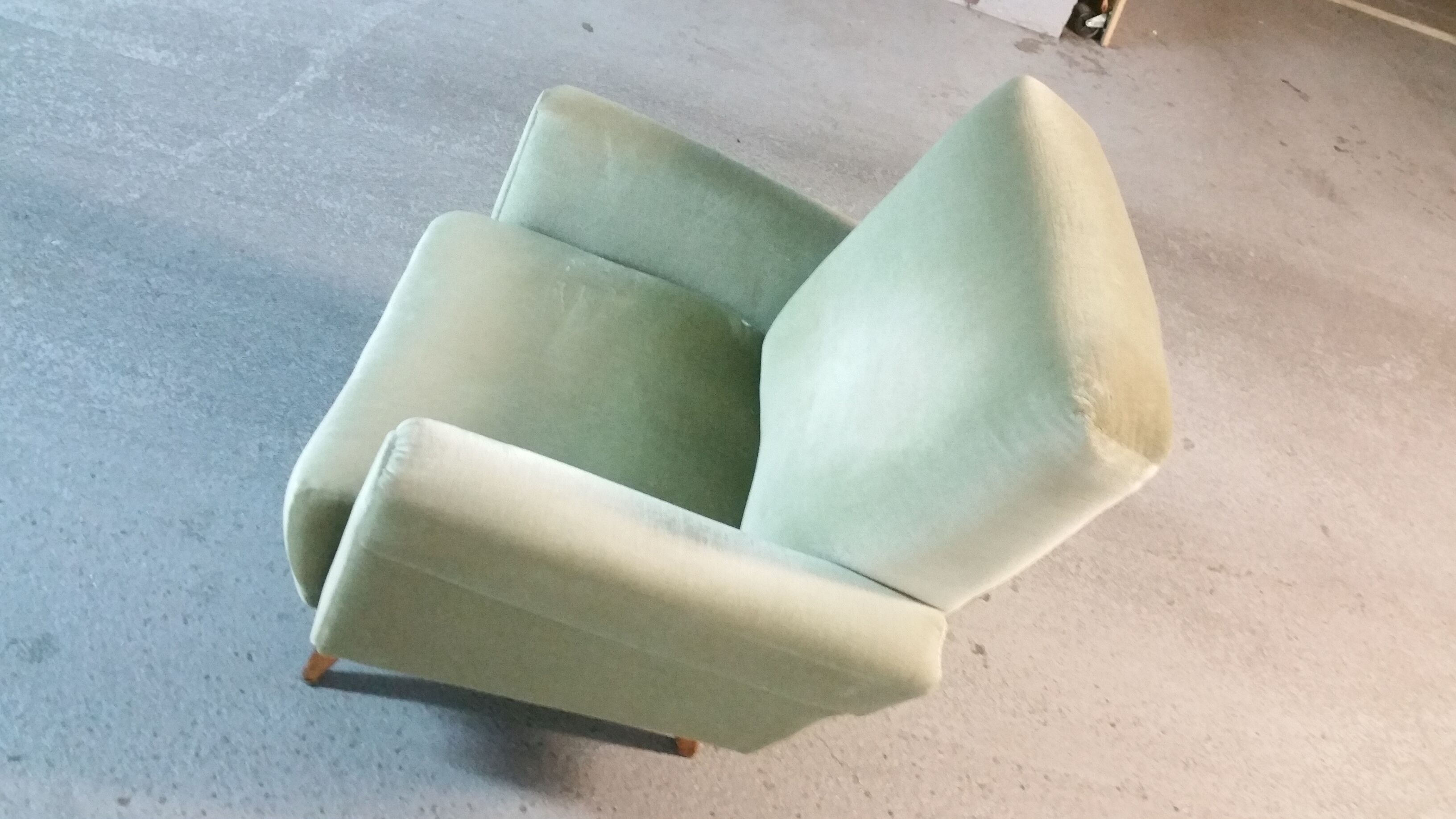 Club 50 60 year already restored Chair green water