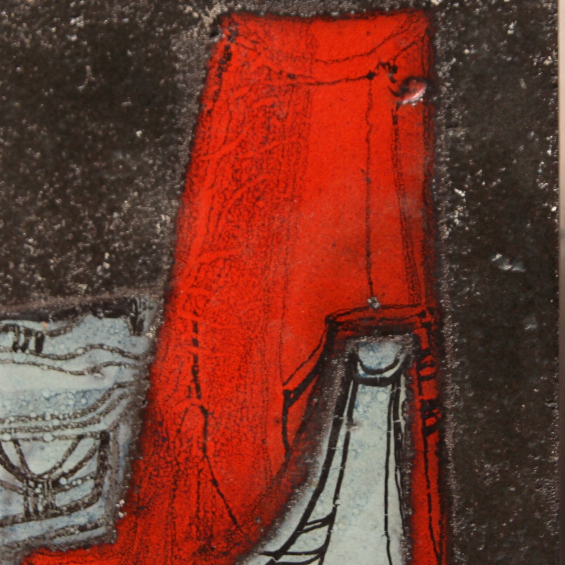 Enamelled lava wall plate