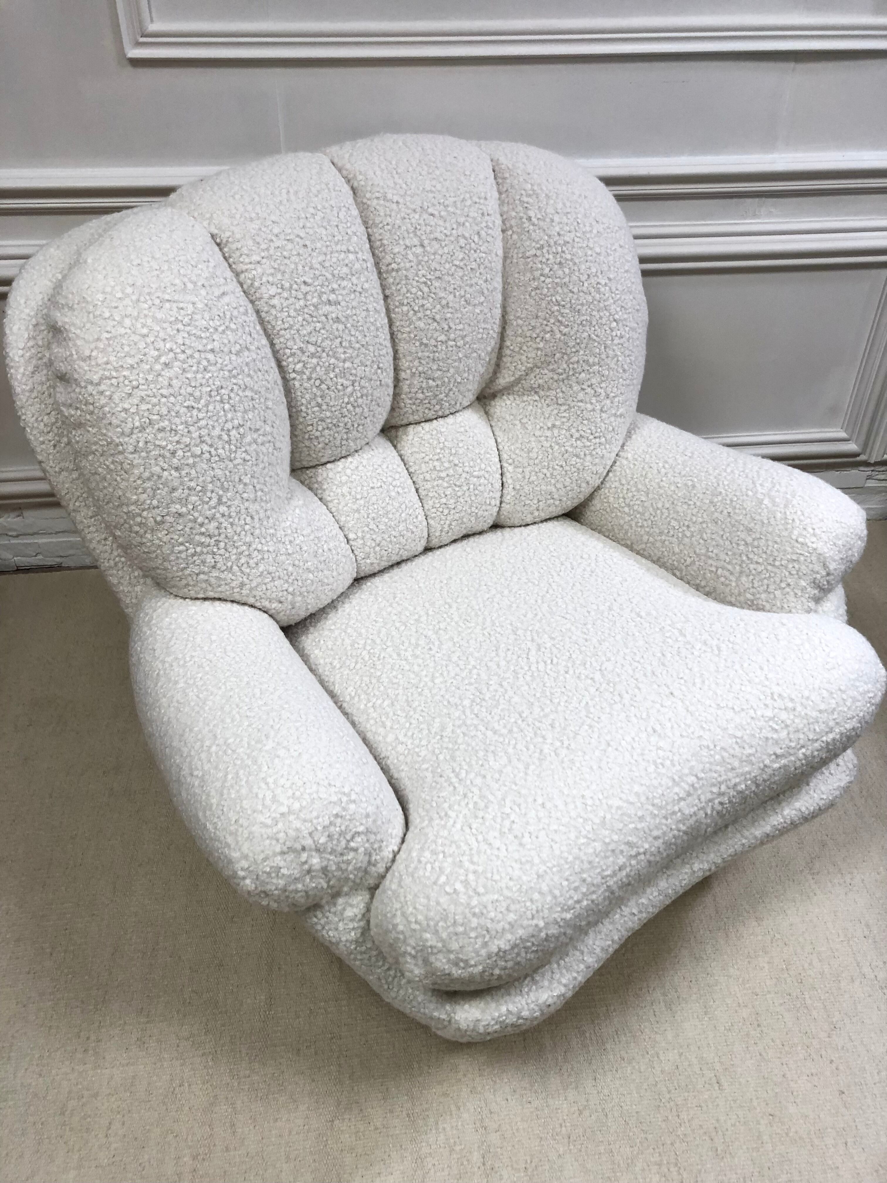 Vintage 80s shell armchair in curly wool