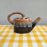 Alpho earthenware spikes in the shape of a watering can