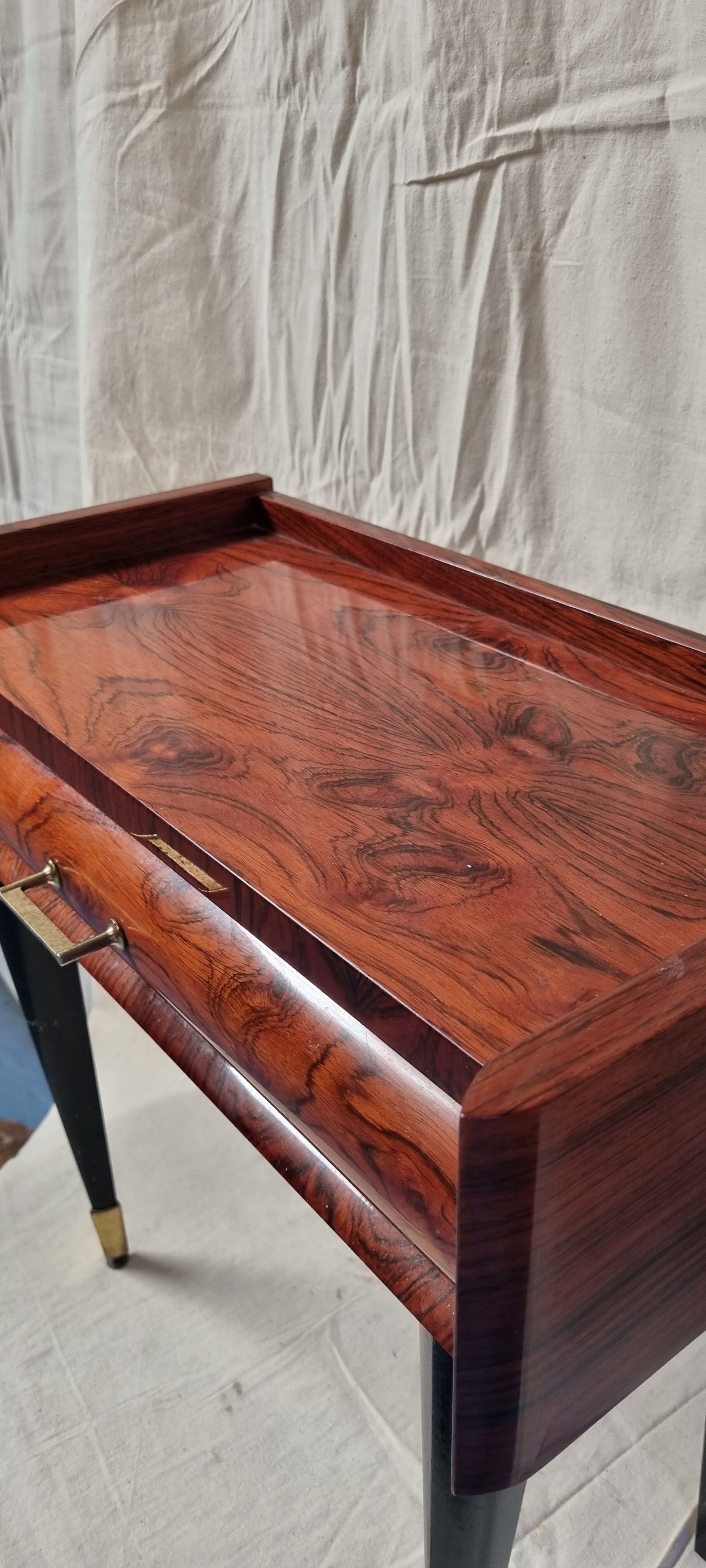 1-drawer bedside table