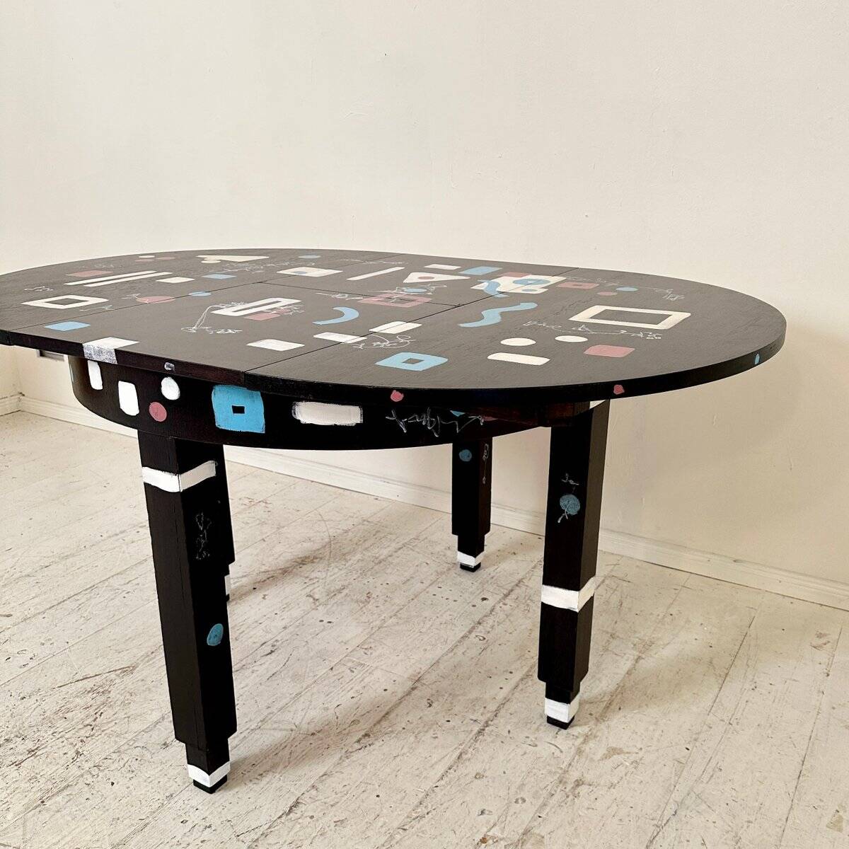 Bauhaus Round Extendable Dining Table, 1920