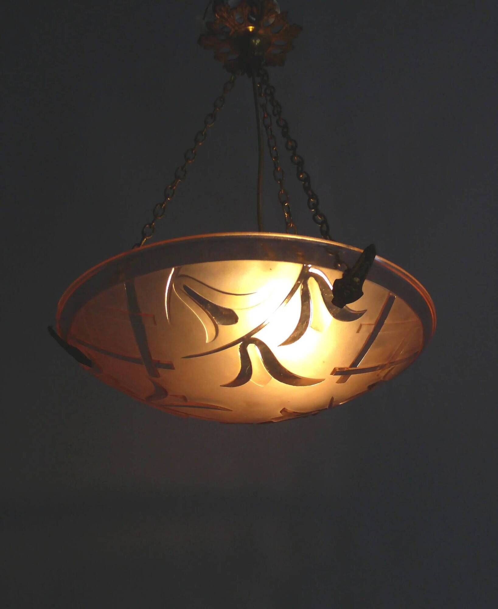French Art Deco Glass Pendant Light with Chain Suspension, Degue, 1920s - 1930s