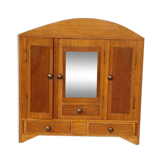 Doll cabinet