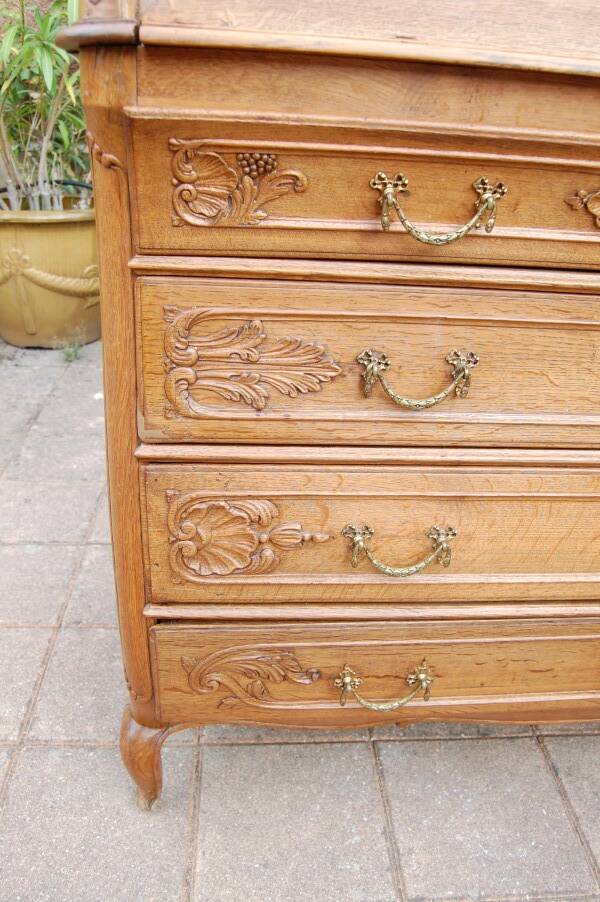 cylinder desk from the Louis XV period in oak, late 18th century