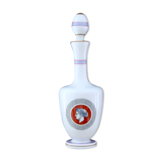 Carafe grand marnier en opaline blanche années 60