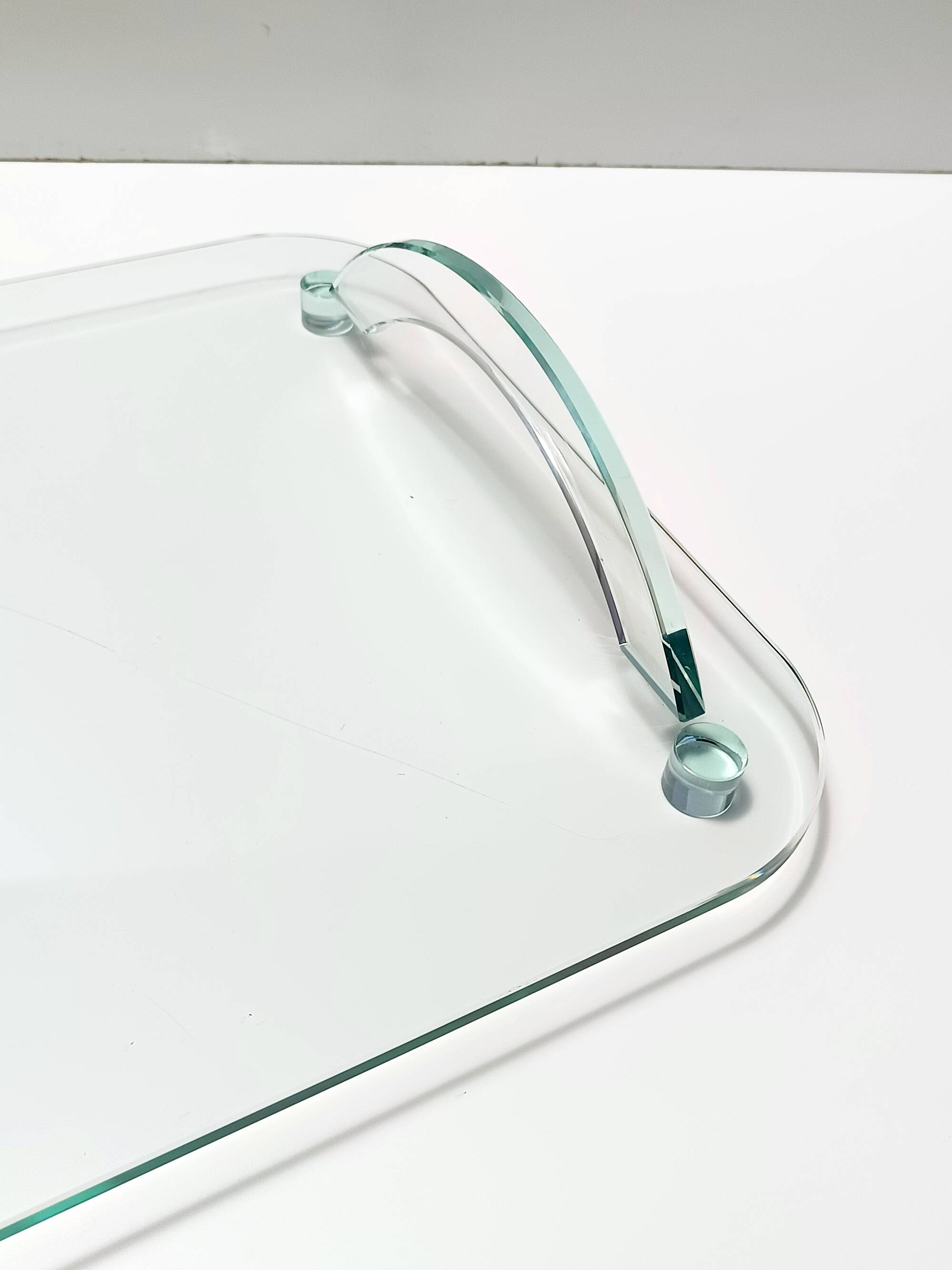 Plateau en verre transparent dans le style de Fontana Arte, Italie, années 1980.