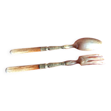 Salad servers