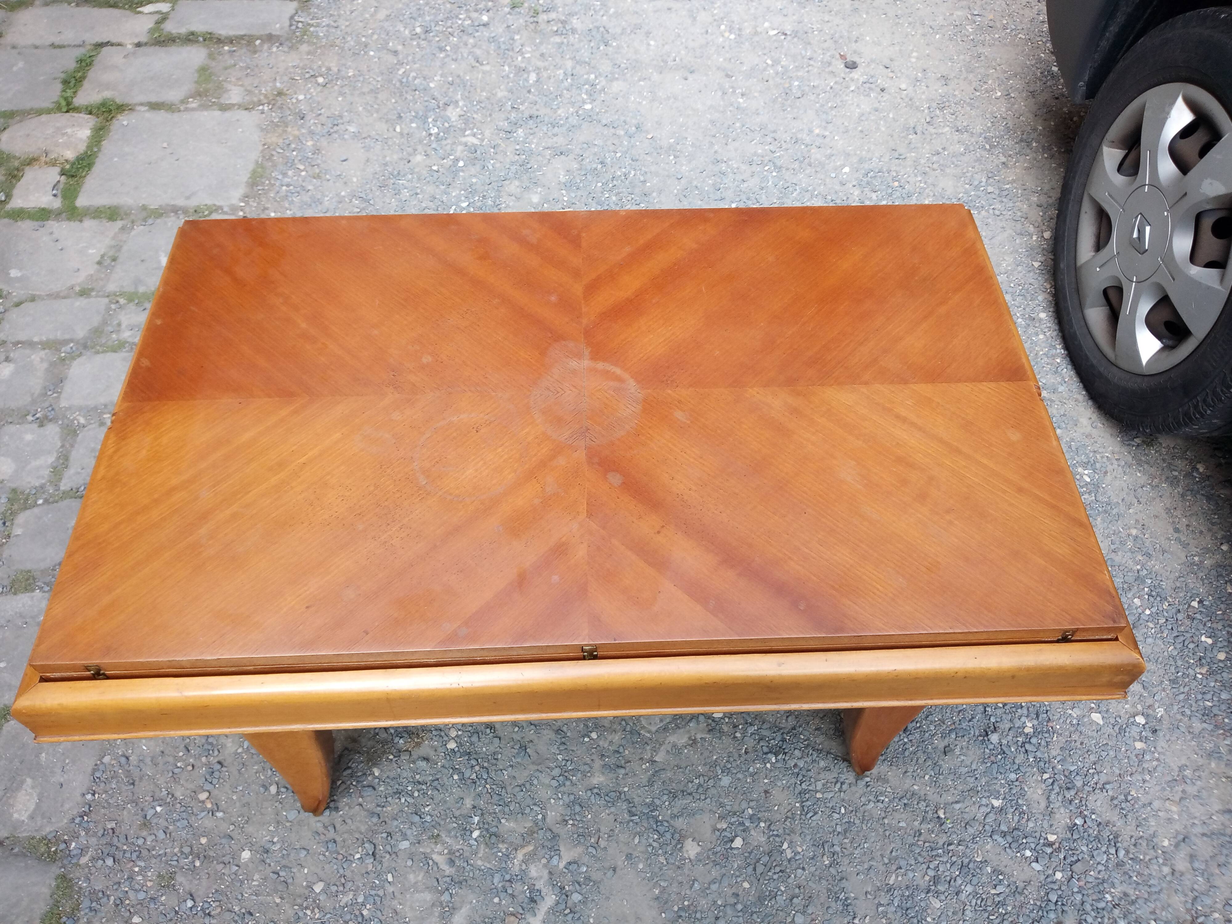 Uplifting coffee table