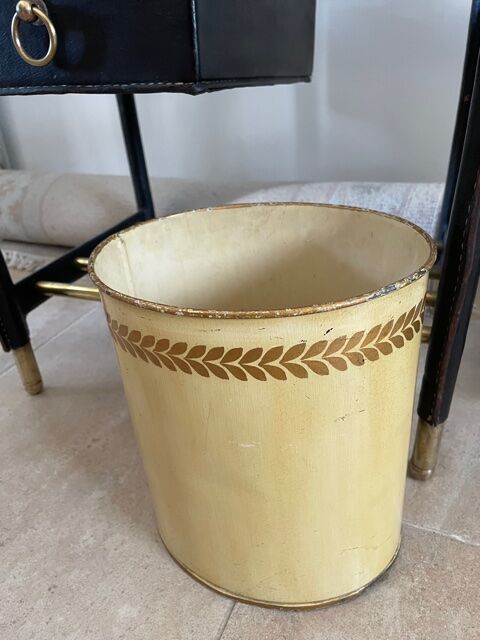 Lacquered sheet metal paper basket