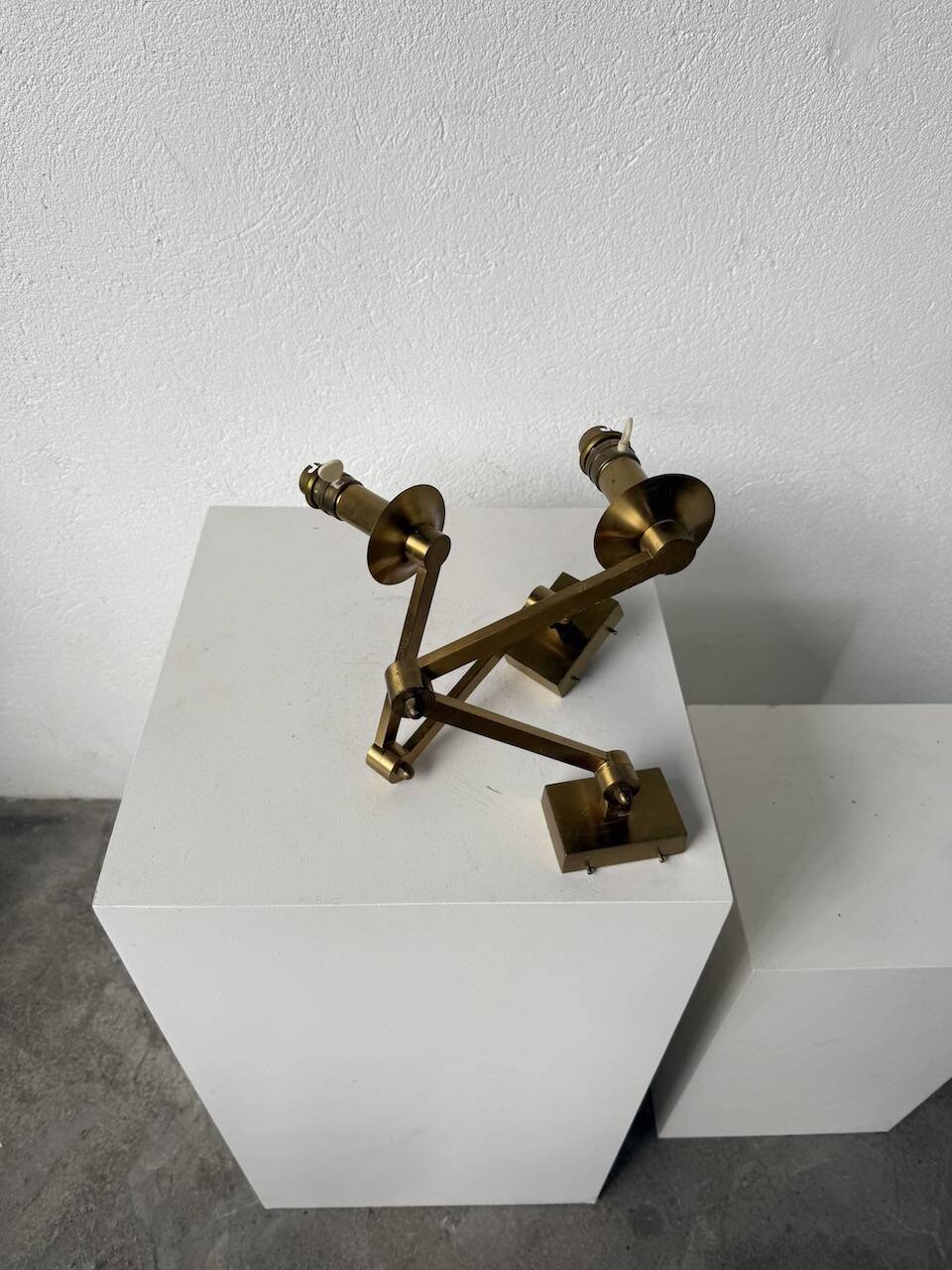Pair of brass wall lights with articulated arms from the 70s