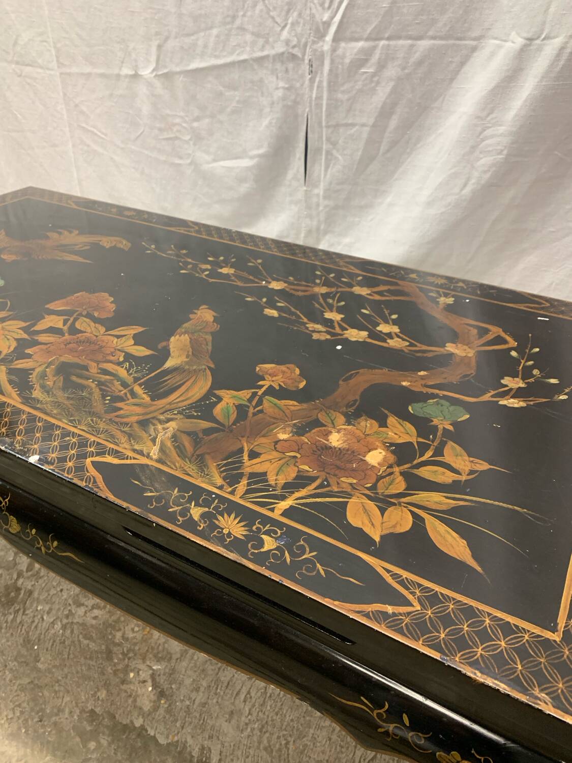 Vintage Japanese-style coffee table in painted lacquered wood