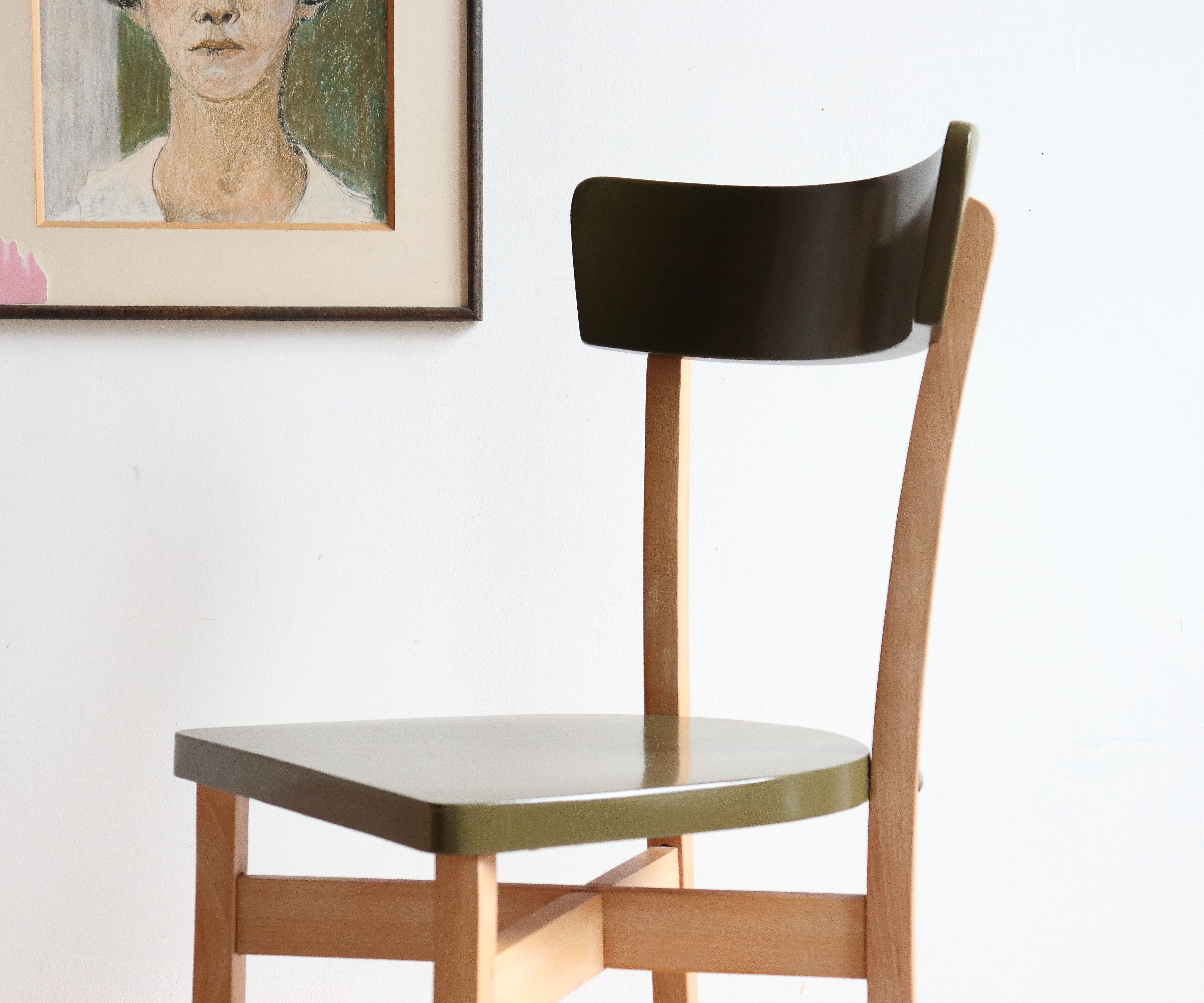 Vintage wooden bistro chair revisited