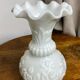 Vase de Portieux en opaline blanche 