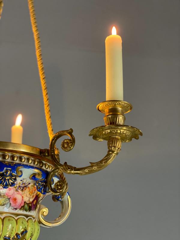 Porcelain lustre, three arms of light in bronze and golden copper, 19th century