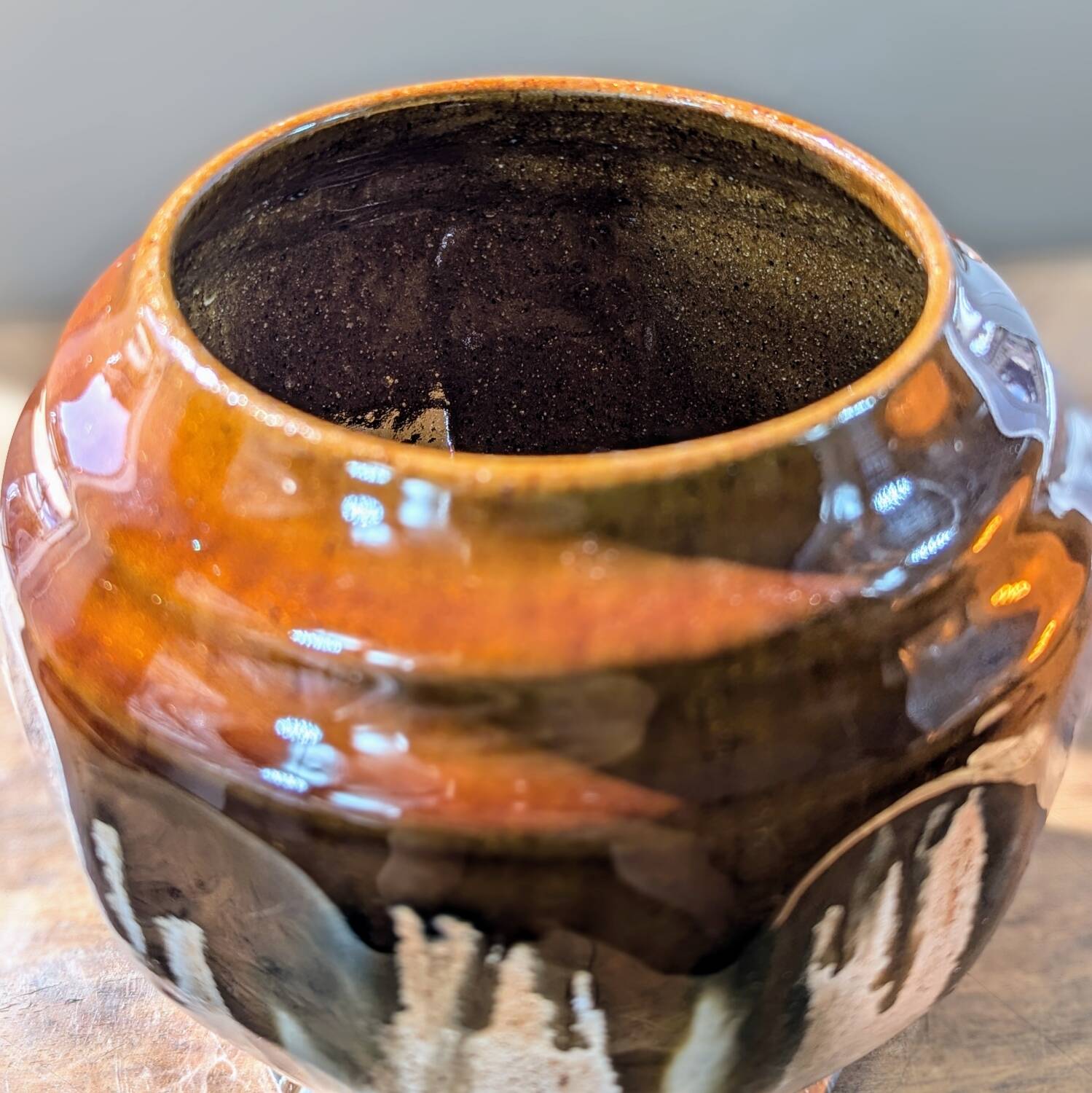 Vase vintage en grès émaillé, marron et bleu gris, décor à coulures