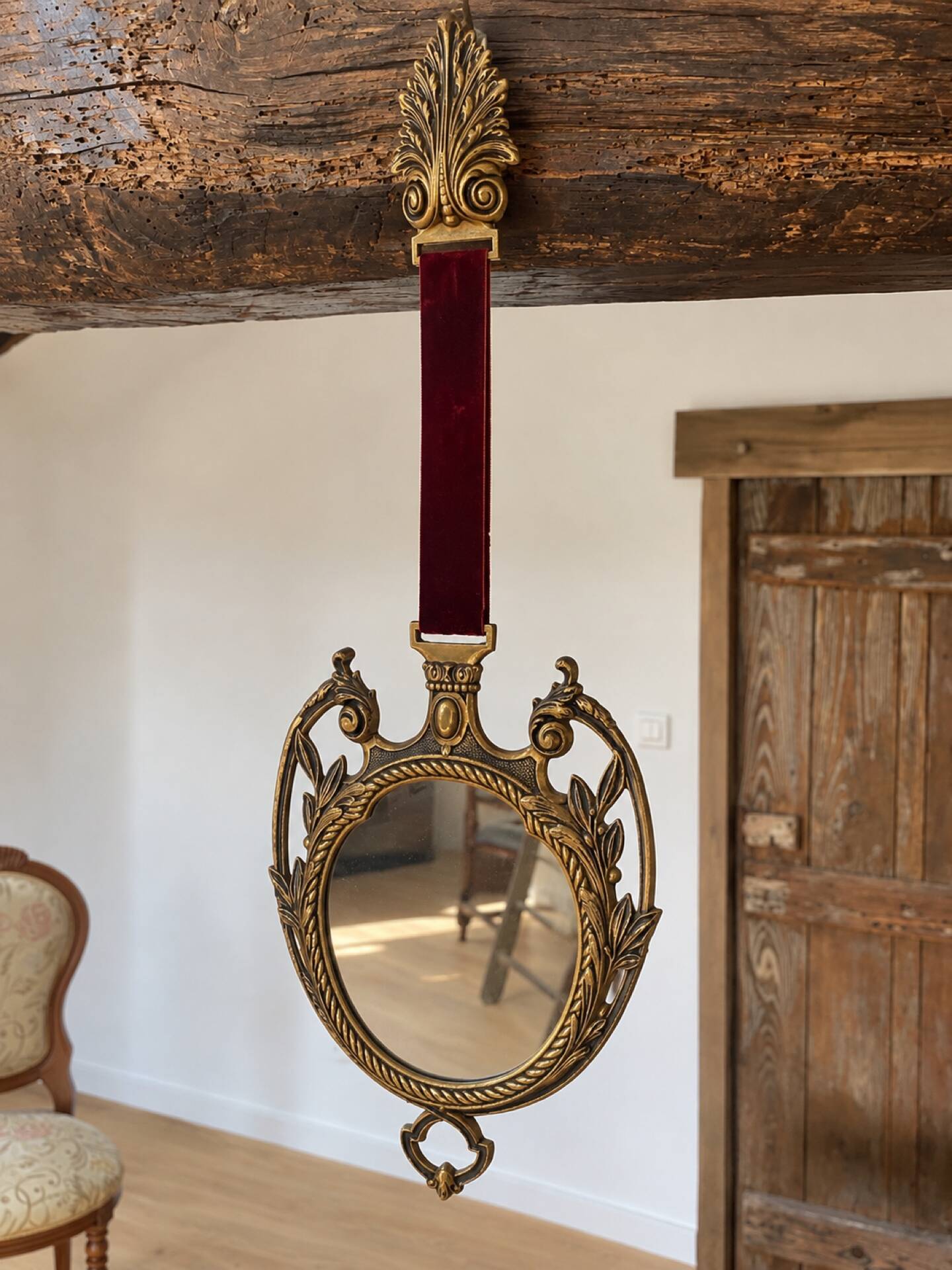 Vintage hanging mirror in gold metal and burgundy velvet – 63 × 24 cm