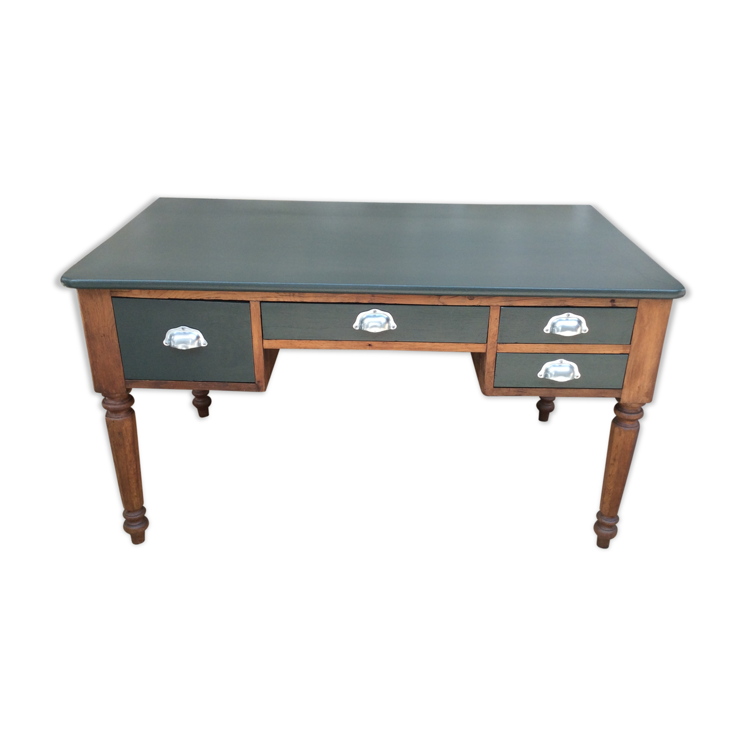 Former desk Minister