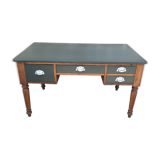 Former desk Minister