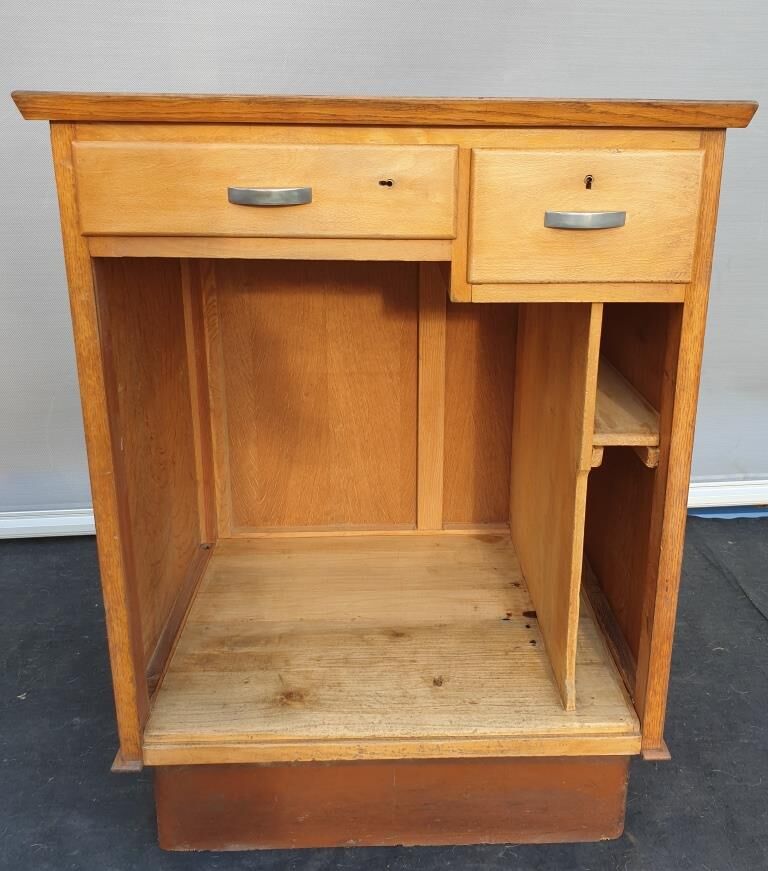 1950's store checkout counter with Bakelite mint