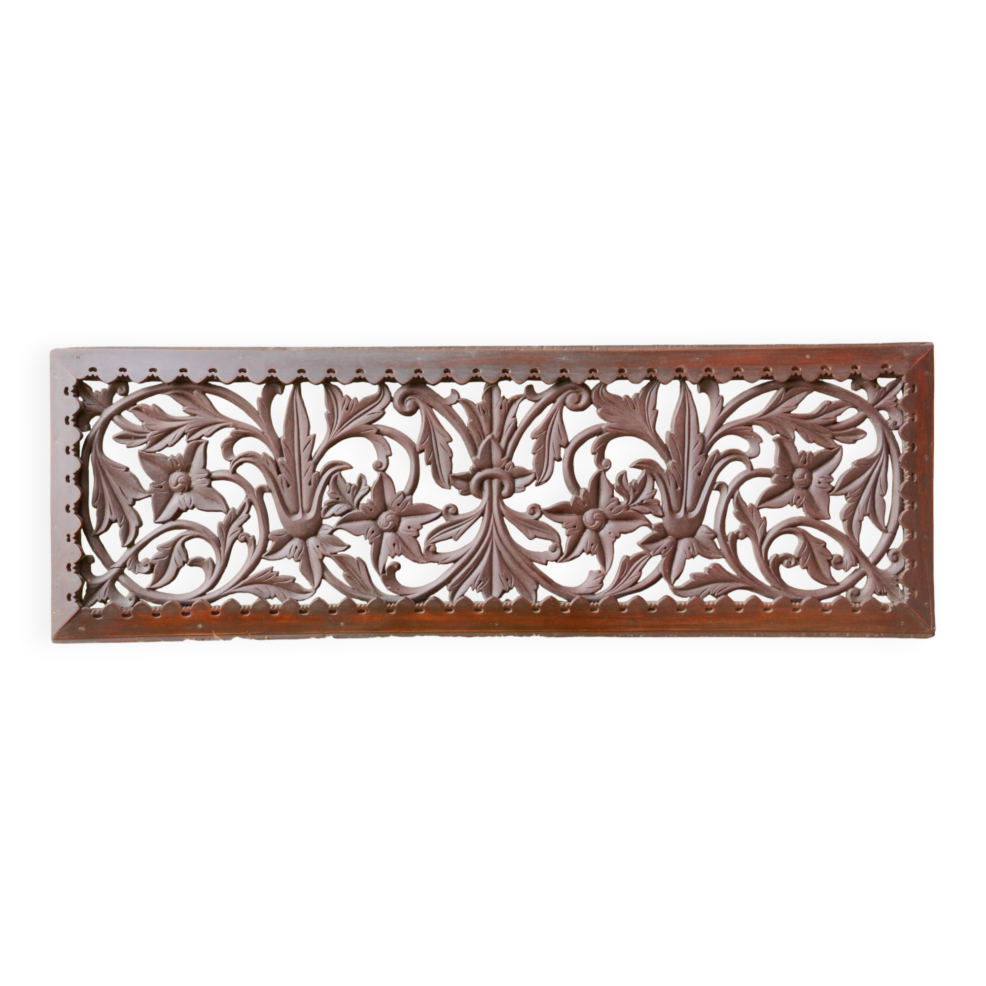 Lattice wooden wall panel with a plant motif, originating from Sri Lanka, 97x32cm.