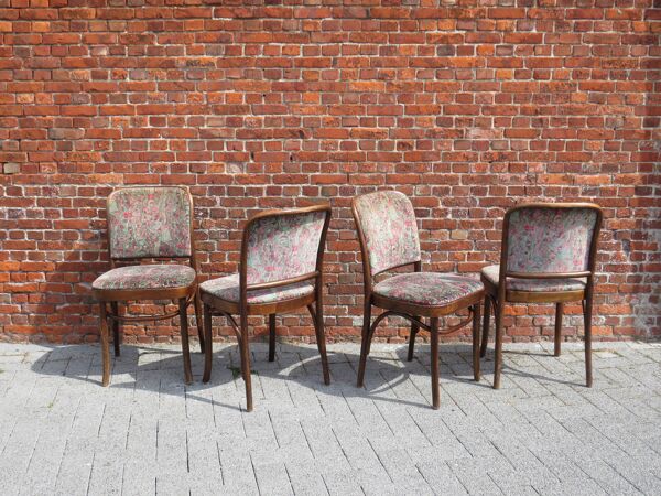 4 chaises Thonet, modèle Prague n° 811, première moitié du XXe siècle